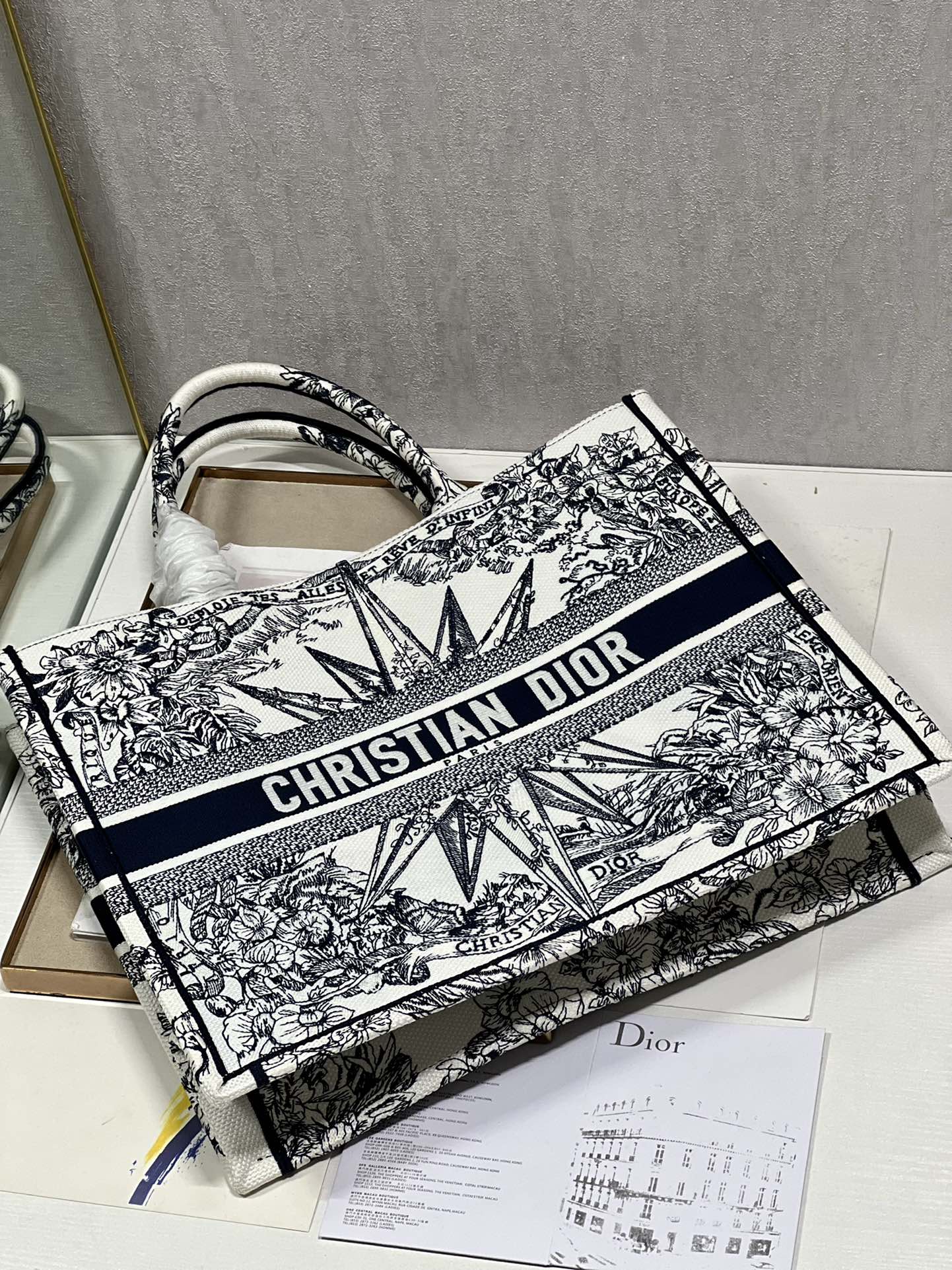 Handbag Dior 1286 size 42  35  18.5 cm - vstockx
