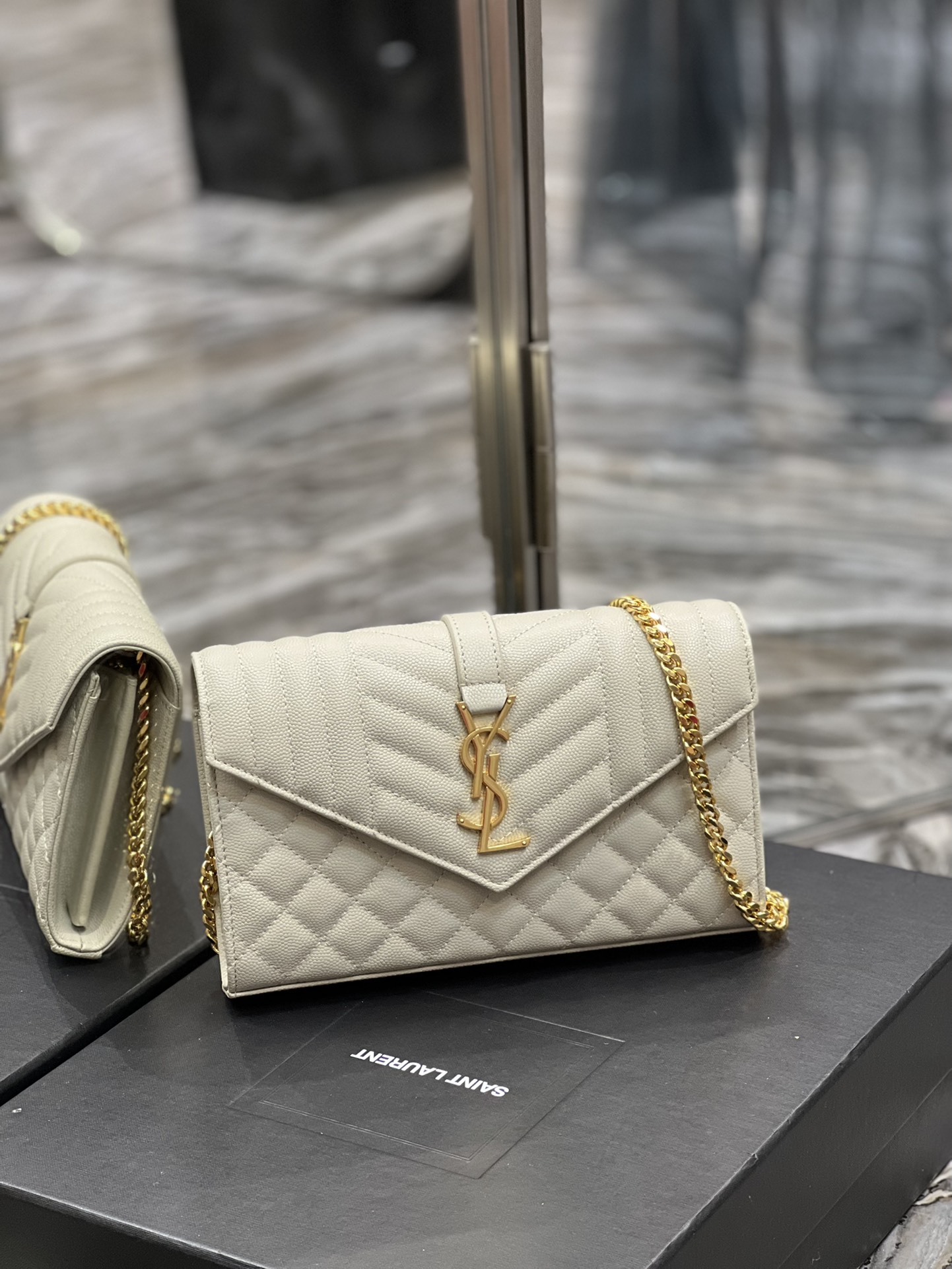 Handbags SAINT LAURENT 620280 size 22.5x14x4 cm - vstockx