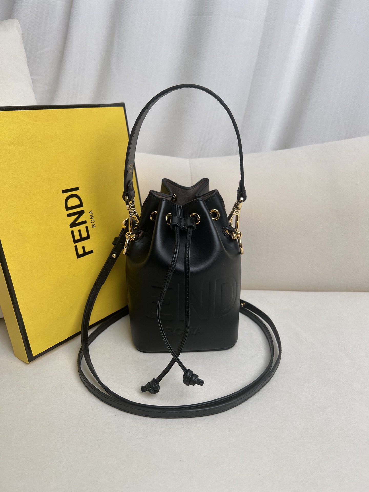 handbags FENDI 226 size:12*18*10cm - vstockx