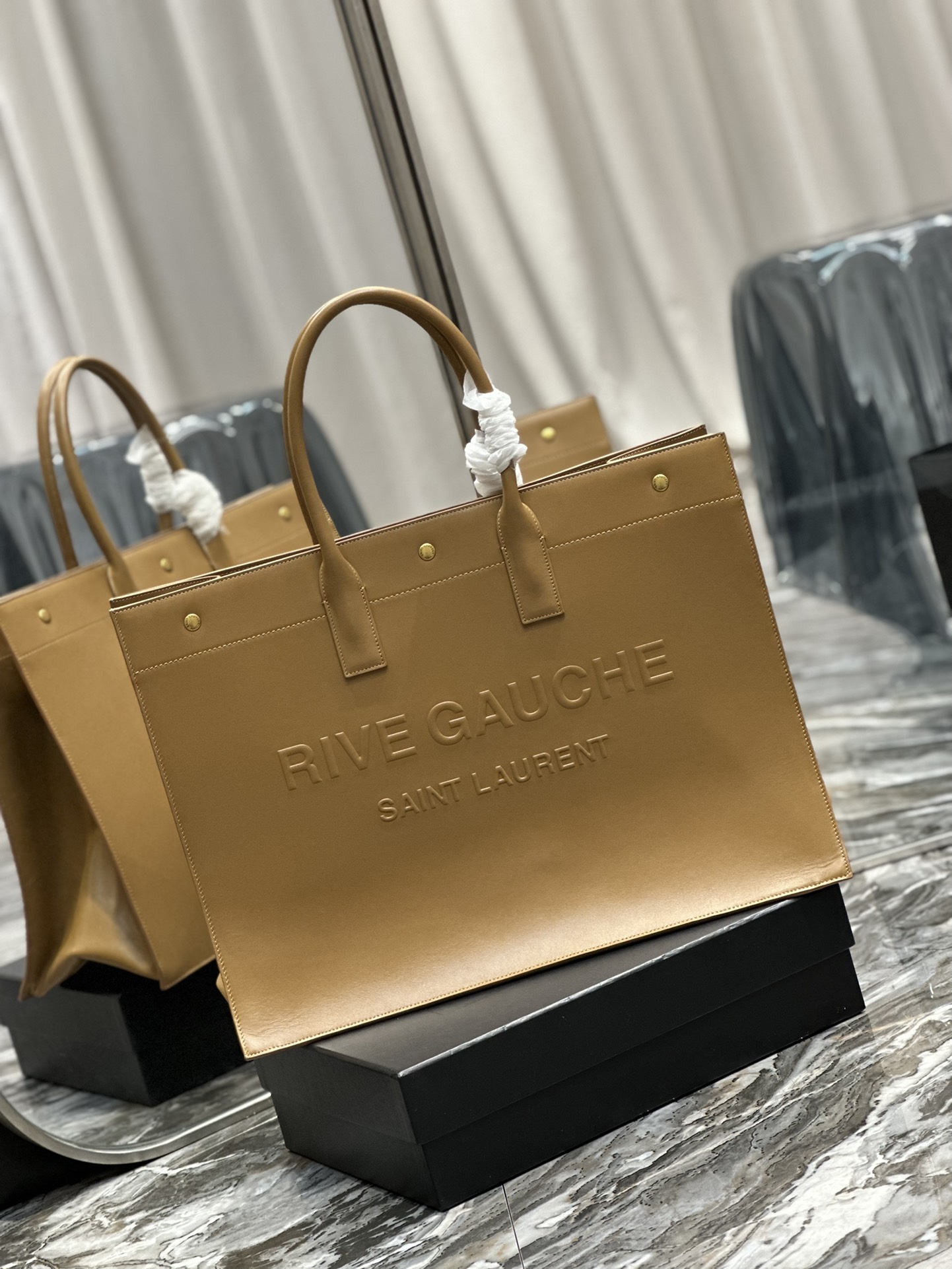 Handbags SAINT LAURENT 509415 size 48x36x16 cm - vstockx