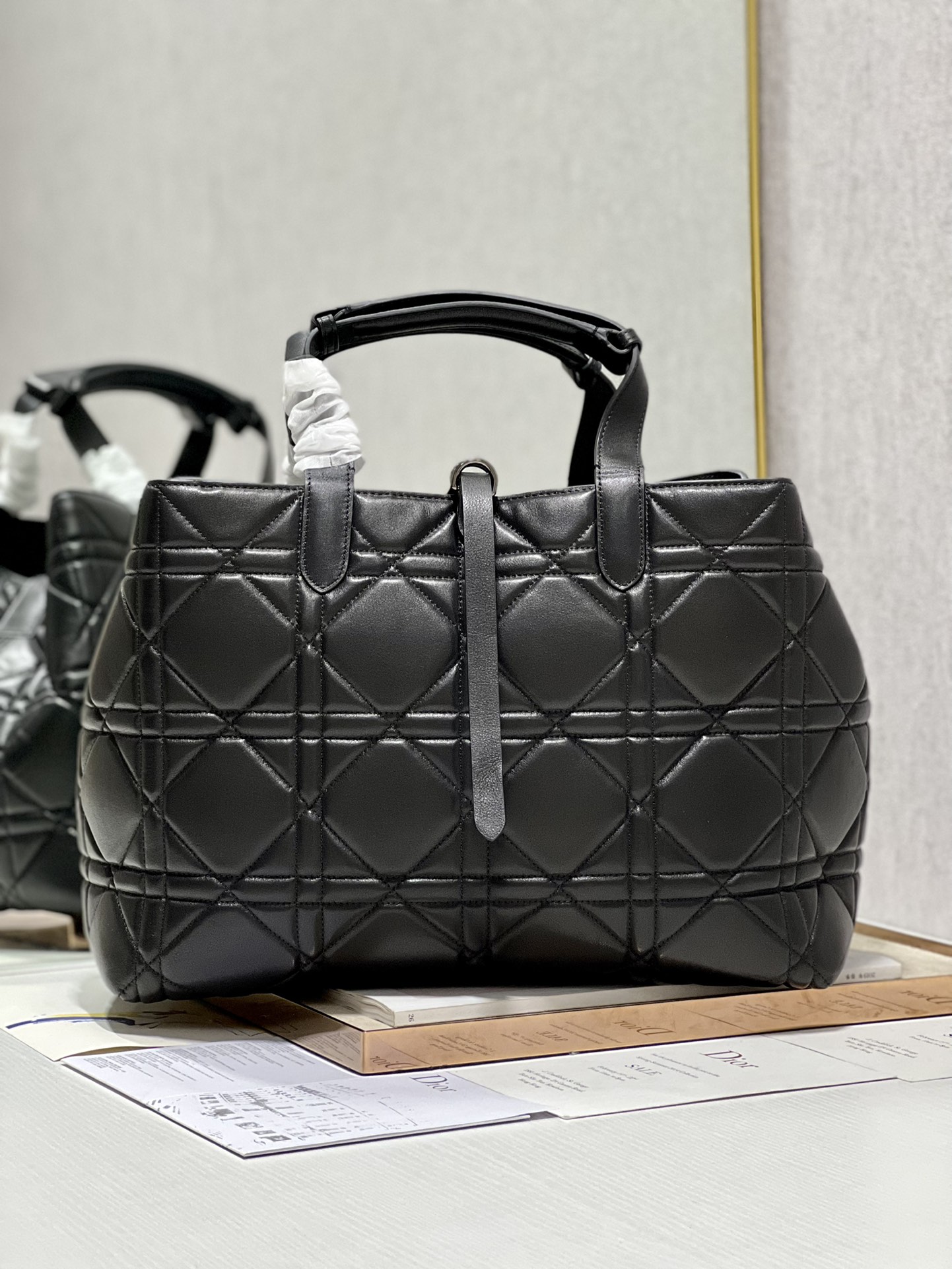 Handbag Dior 1188 size 37  43  22 cm - vstockx
