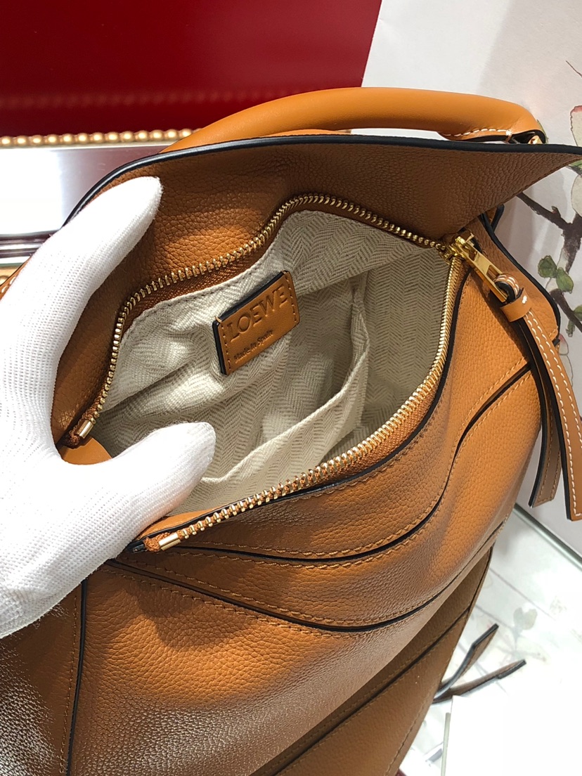 Handbags LOEWE ZP size:2414-11 cm - vstockx