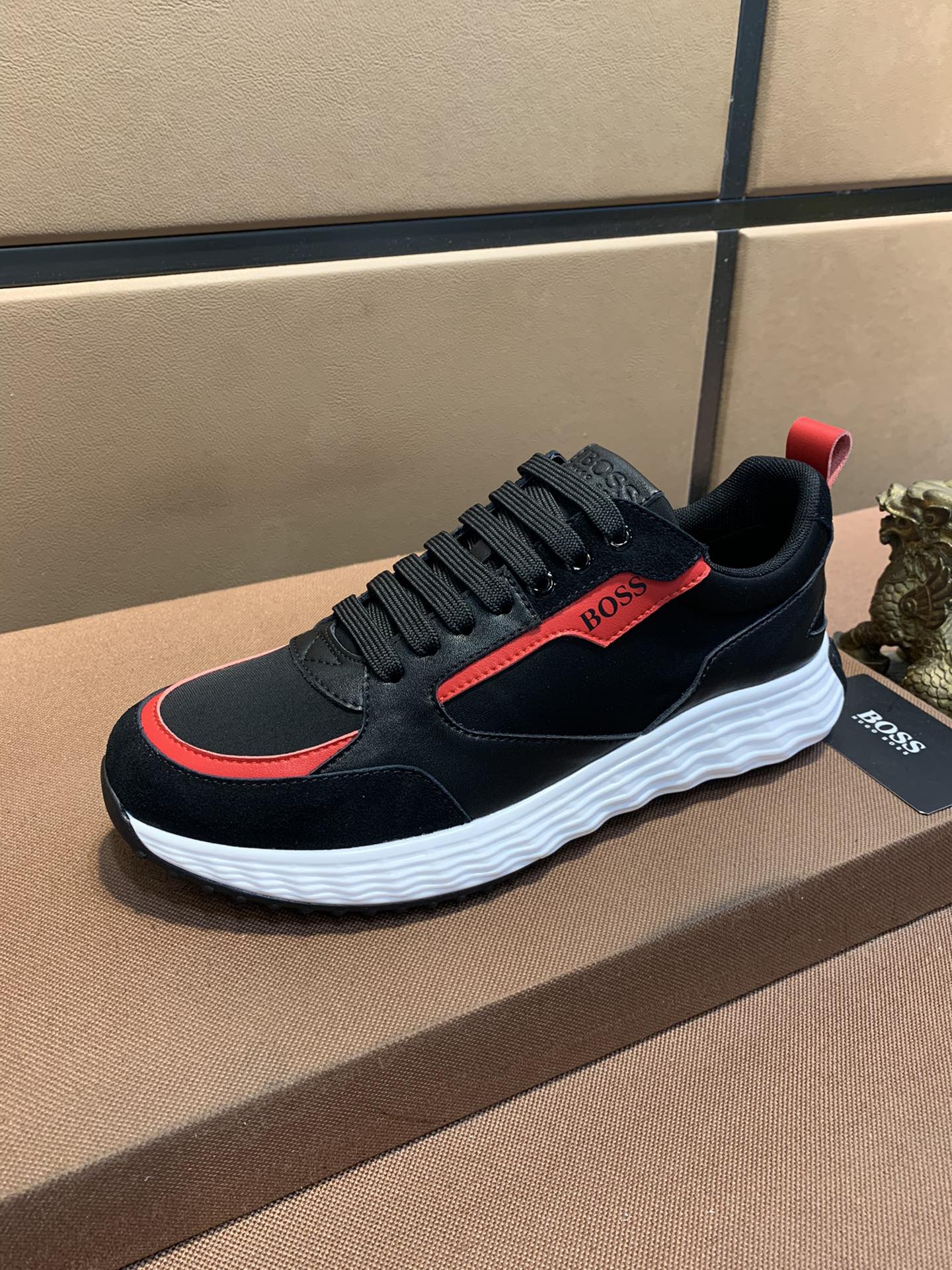 HUGO BOSS Low Top Sneaker 3 - vstockx