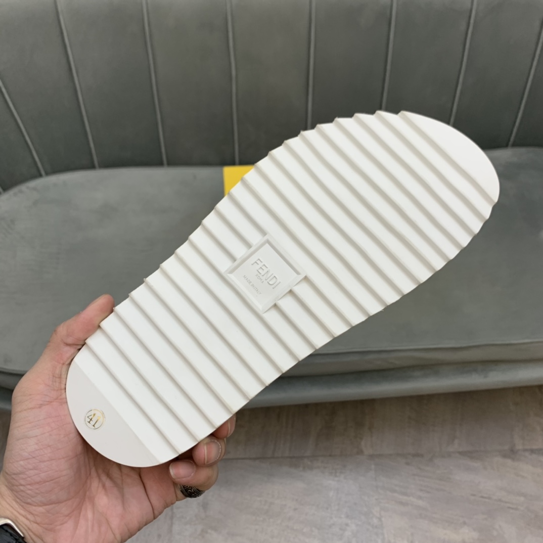 Fendi Slides 15 - vstockx