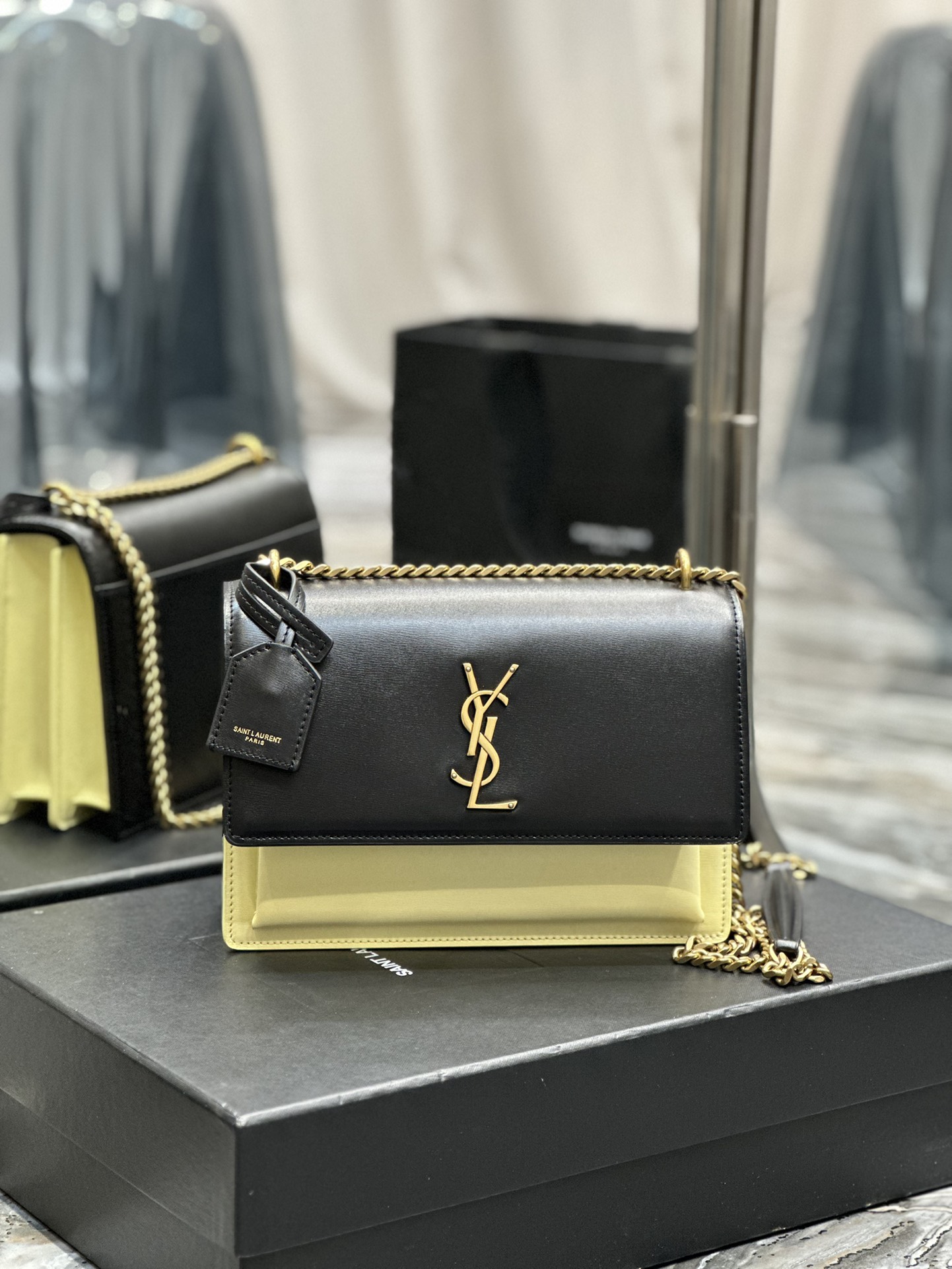 Handbags SAINT LAURENT 422906 size 22x8x16 cm - vstockx