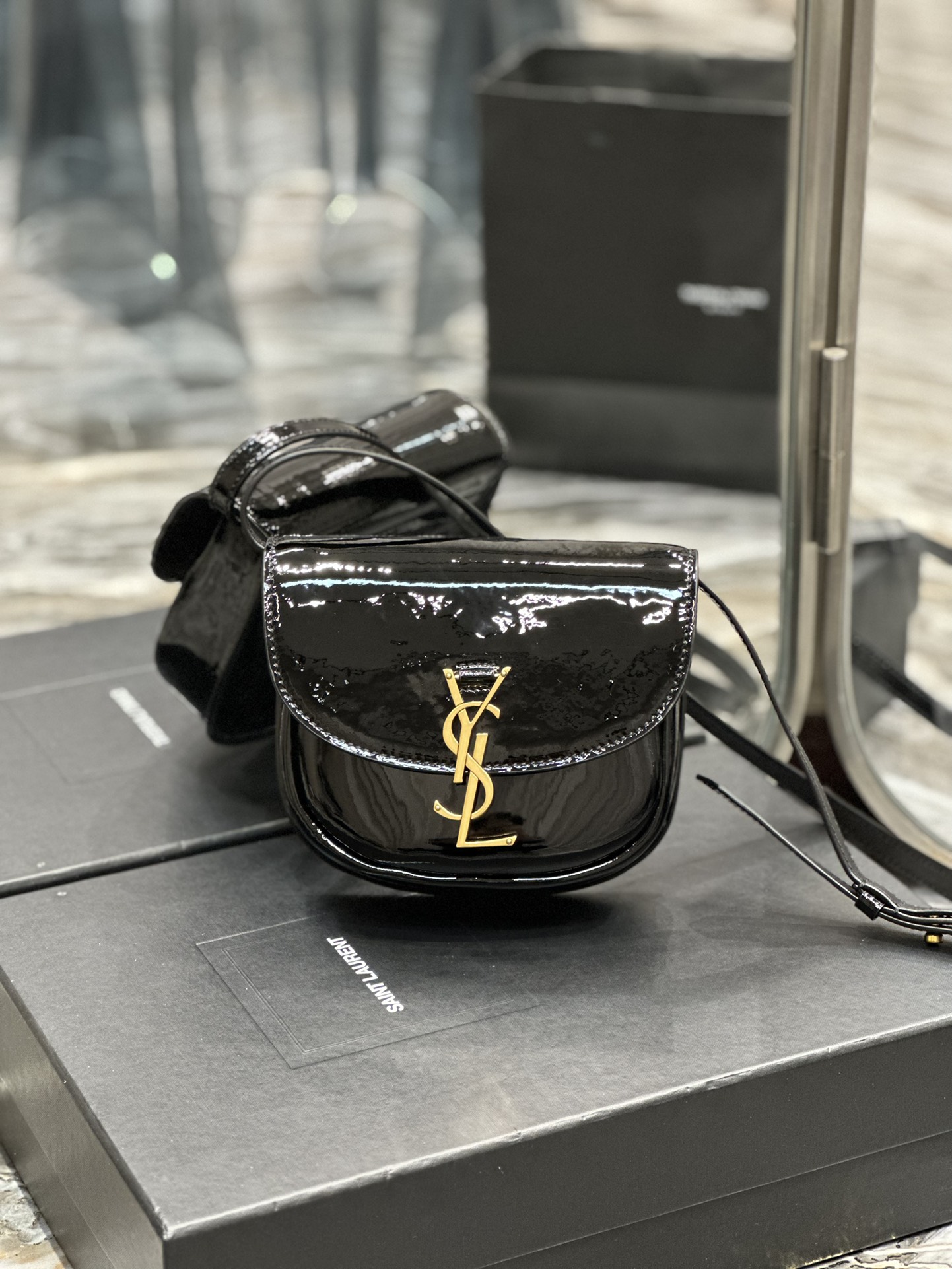Handbags SAINT LAURENT 619740 size 18x15.5x5.5 cm - vstockx