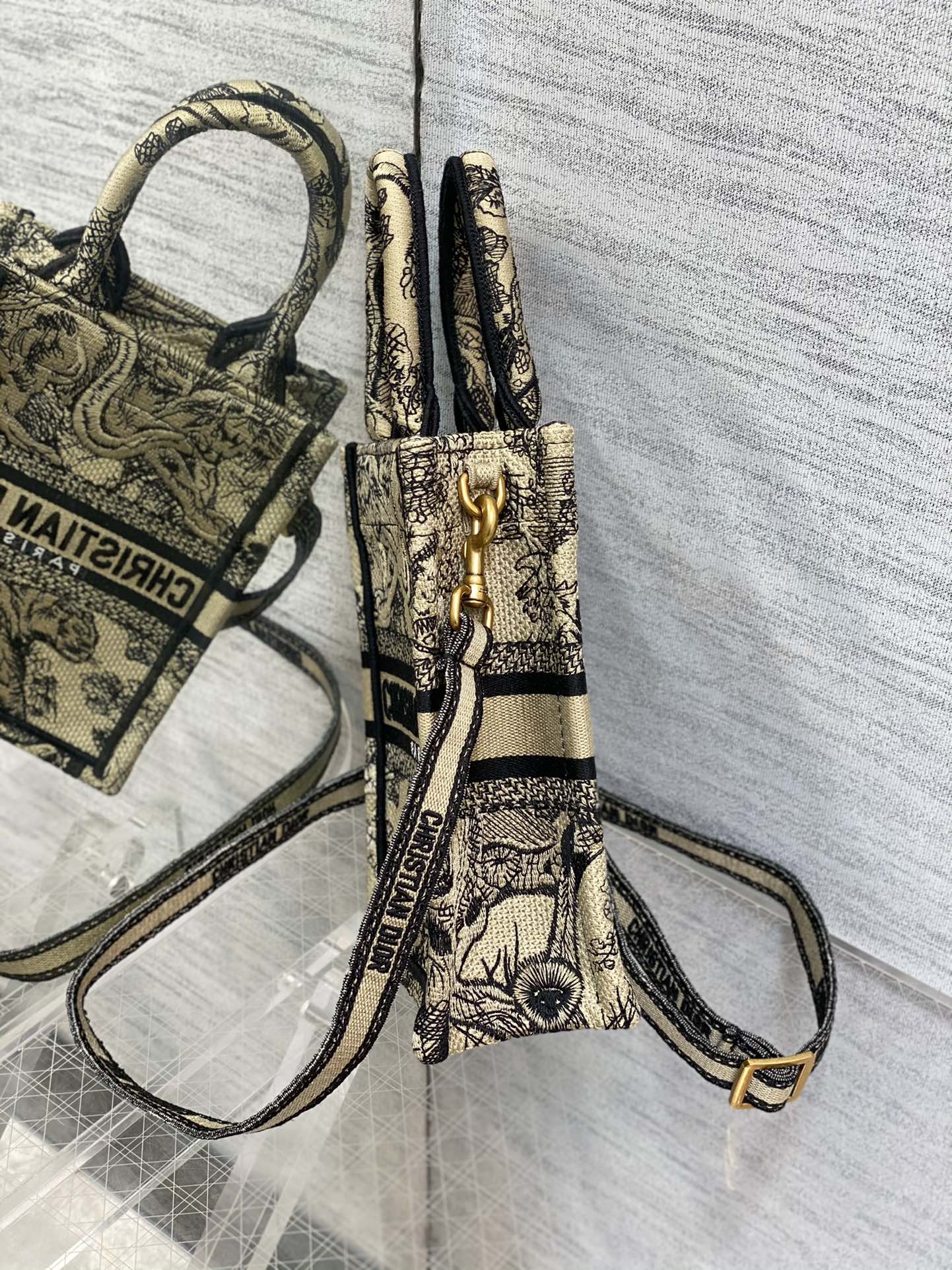 Handbag Dior size 13.5*5*18 cm - vstockx