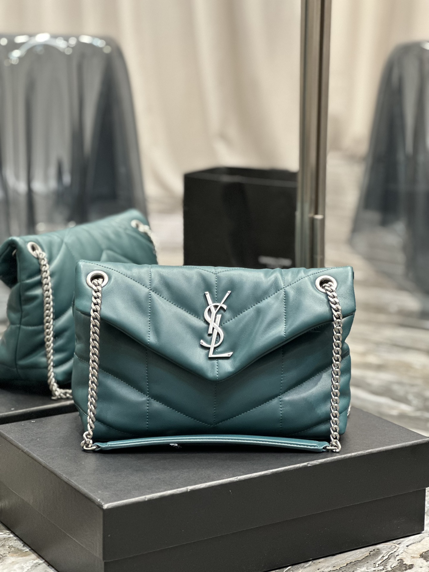 Handbags SAINT LAURENT 577476 size 29x17x11 cm - vstockx