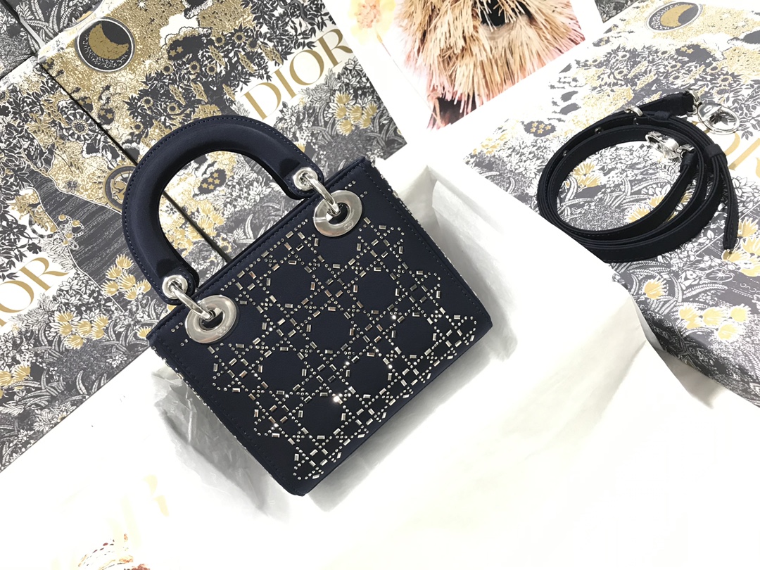 Handbag Dior M0505 size 17  15  7 cm - vstockx