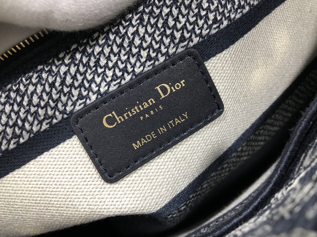 Handbag Dior M0566 size 32 x 25 x 11 cm - vstockx