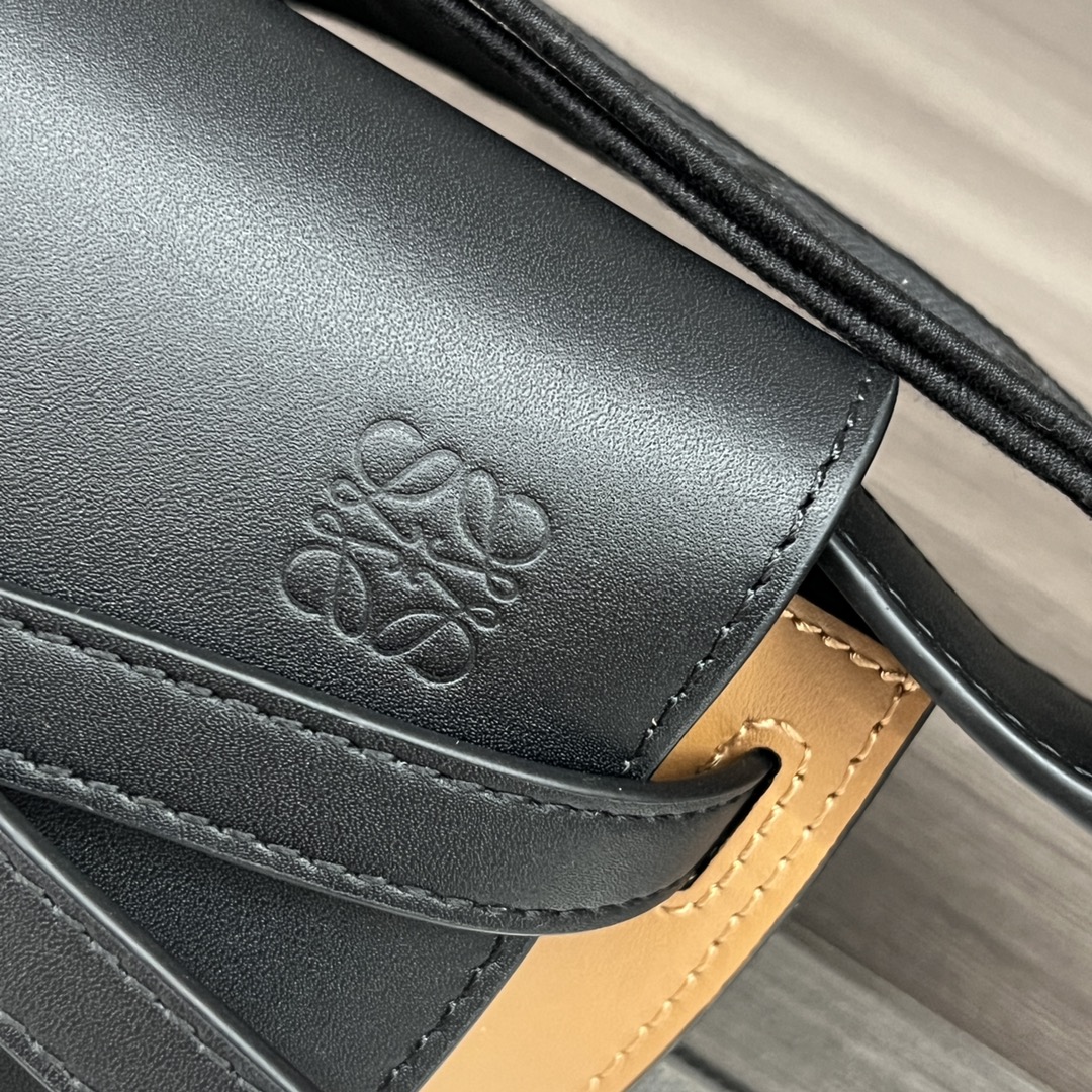 Handbags LOEWE 61824 size:21*12.5*9.5 cm - vstockx