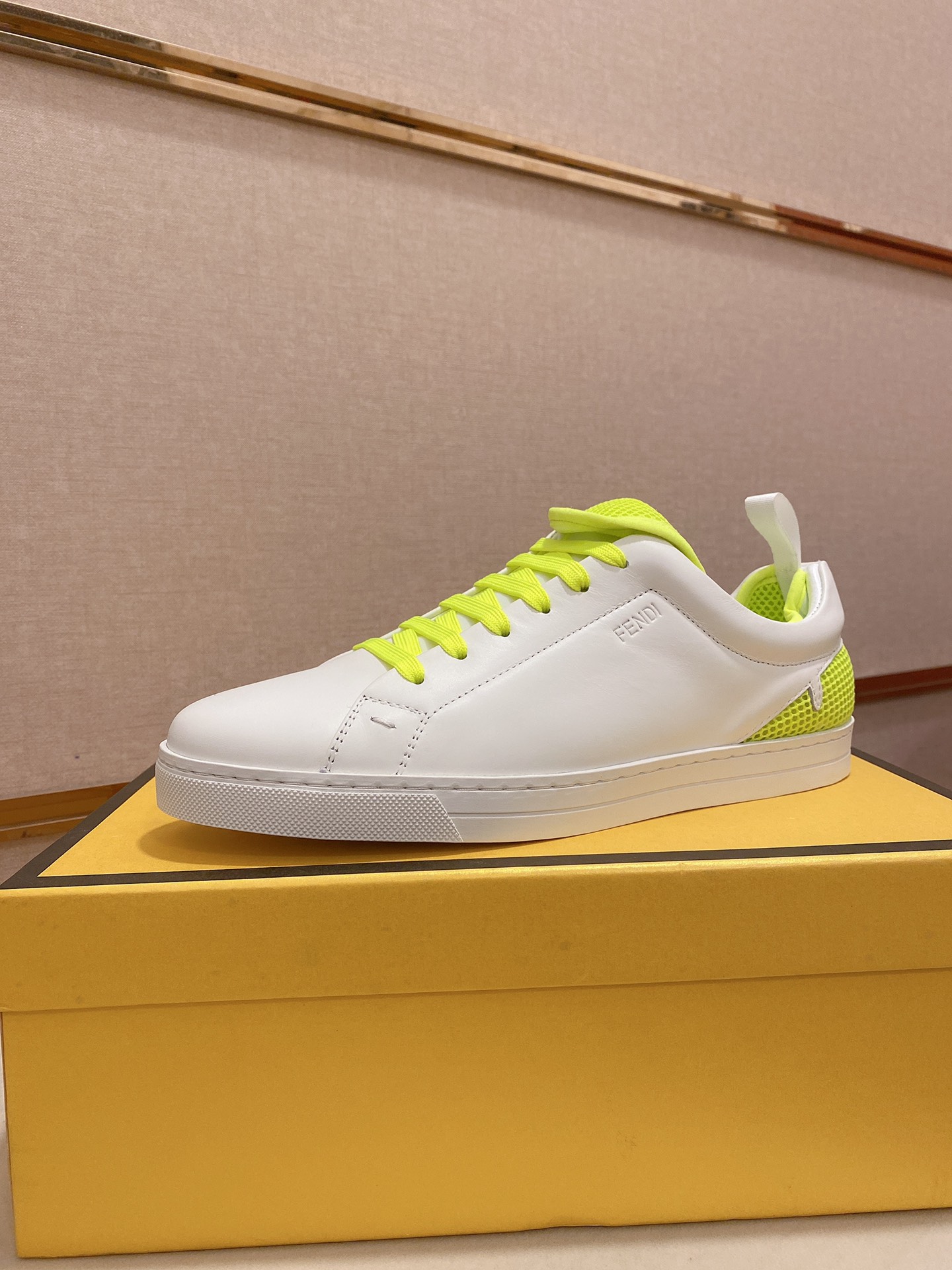 Fendi Low Top Sneakers 22 - vstockx