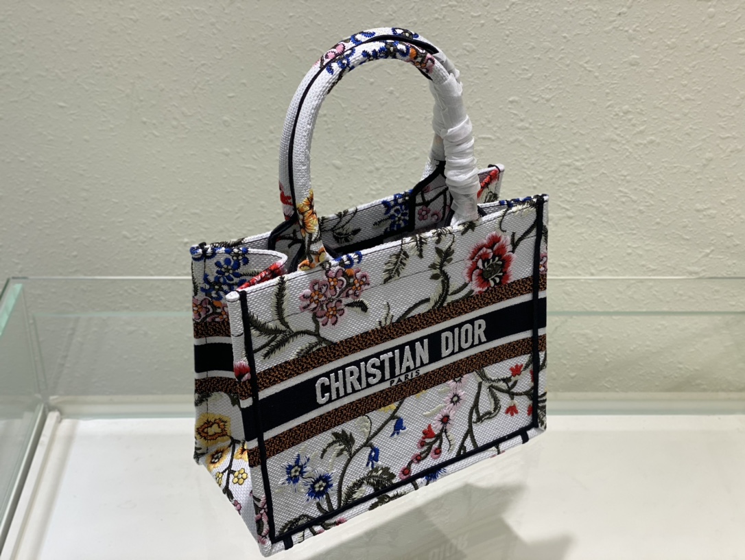Handbag Dior 8002 size 26 cm - vstockx