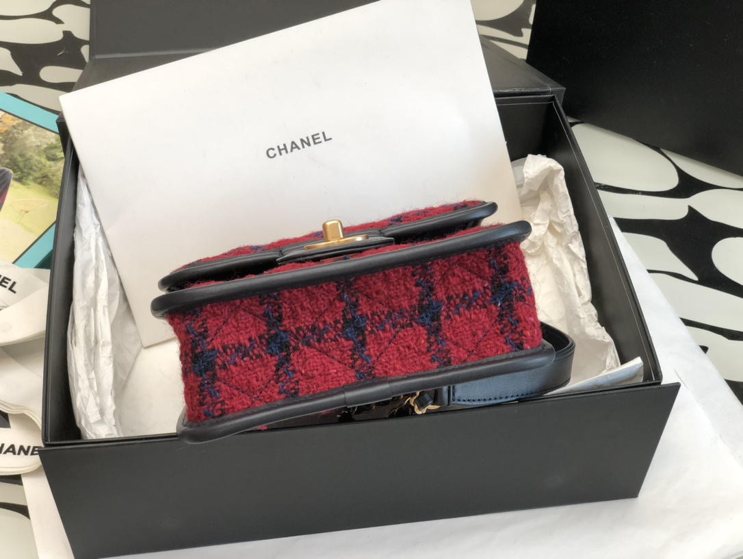 Handbag Chanel size *. * - vstockx