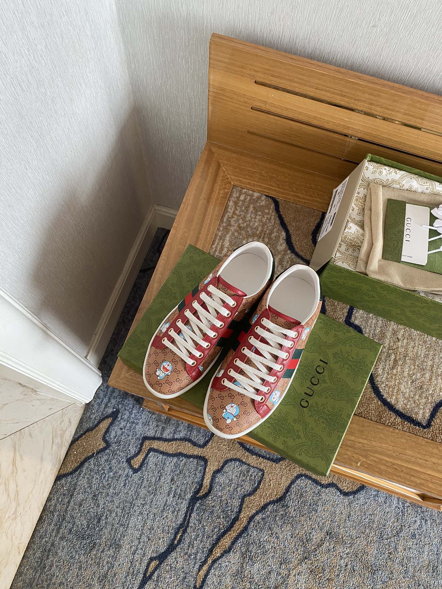 Gucci Women's Ace sneaker with bee sneaker 4 - vstockx