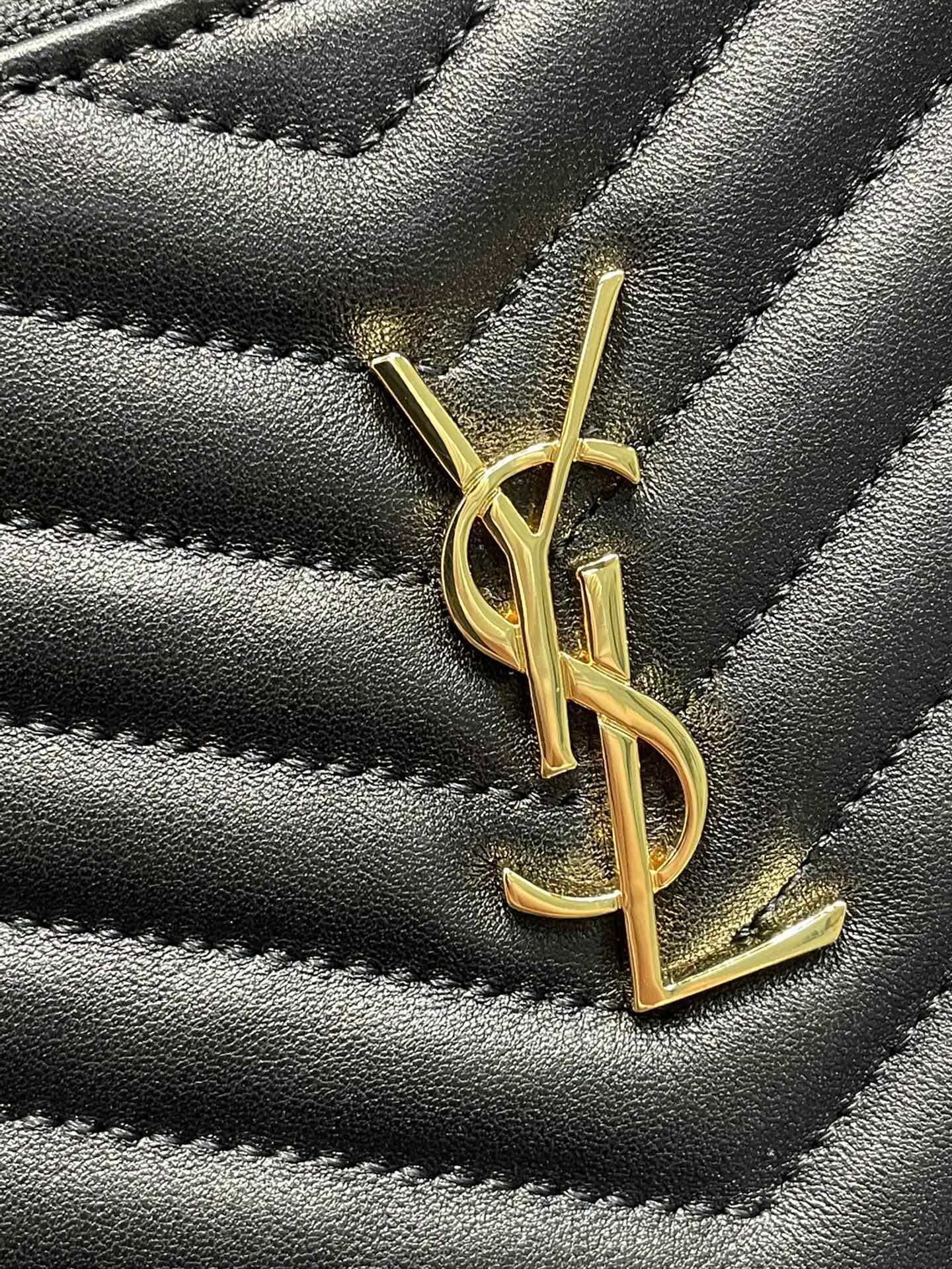 Handbags SAINT LAURENT 379039 size 24  17.5  1.5 cm - vstockx