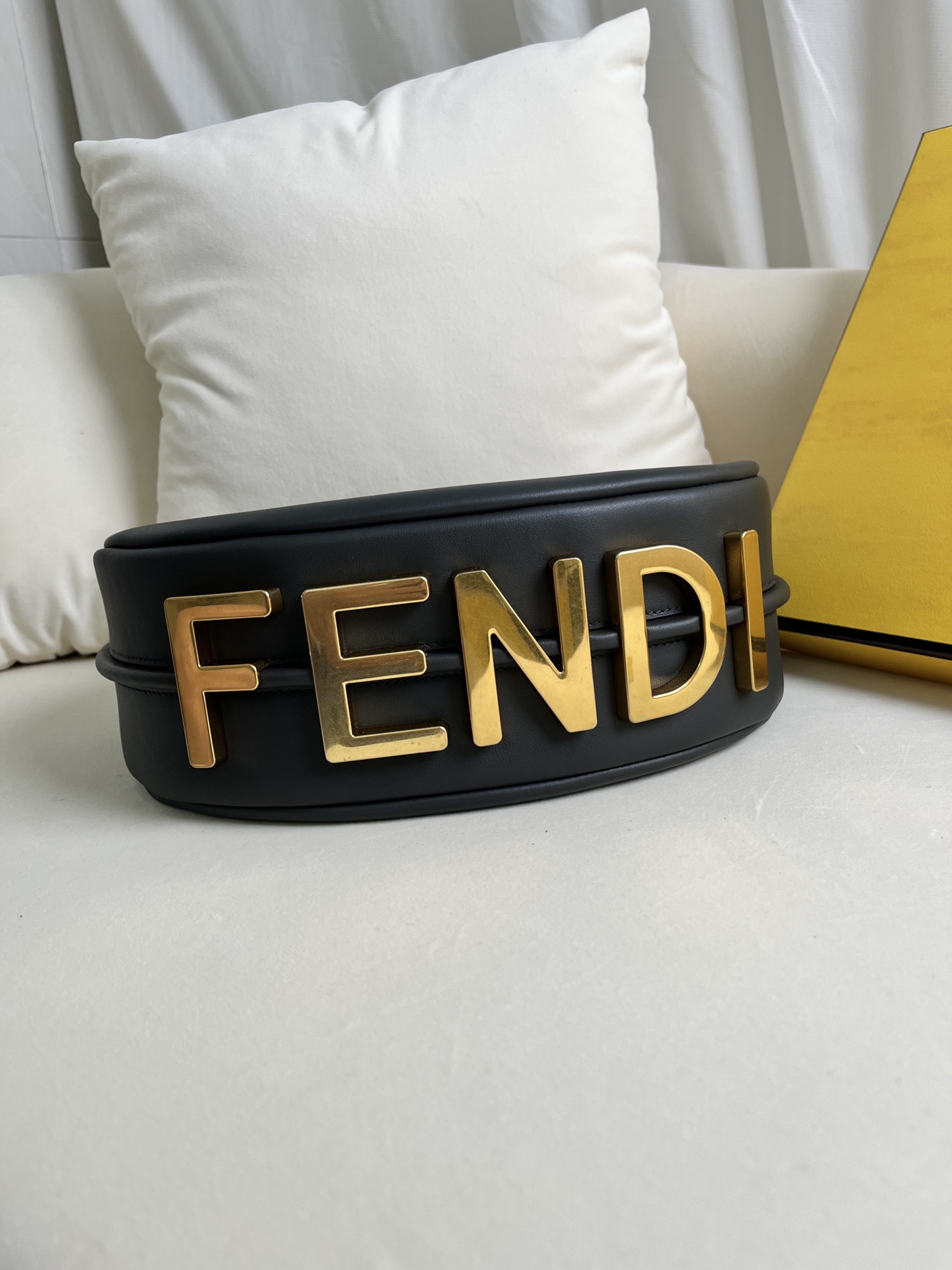 handbags FENDI 1praphy size ?9*24.5*10cm - vstockx