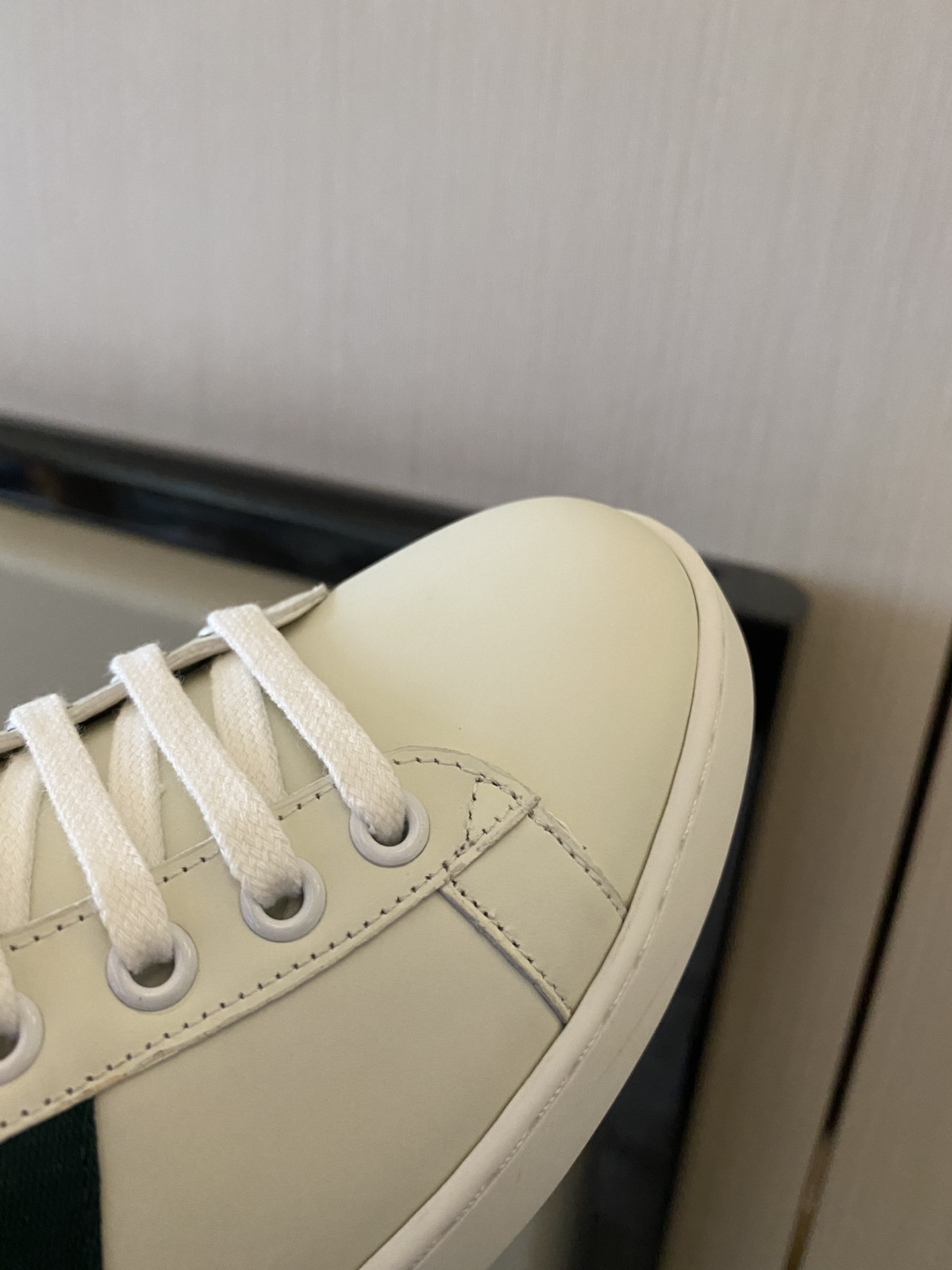 Gucci Women's Ace sneaker with bee sneaker 4 - vstockx