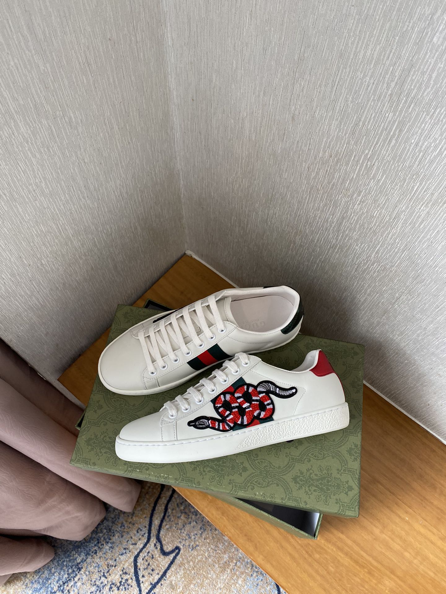 Gucci Women's Ace sneaker with bee sneaker 4 - vstockx