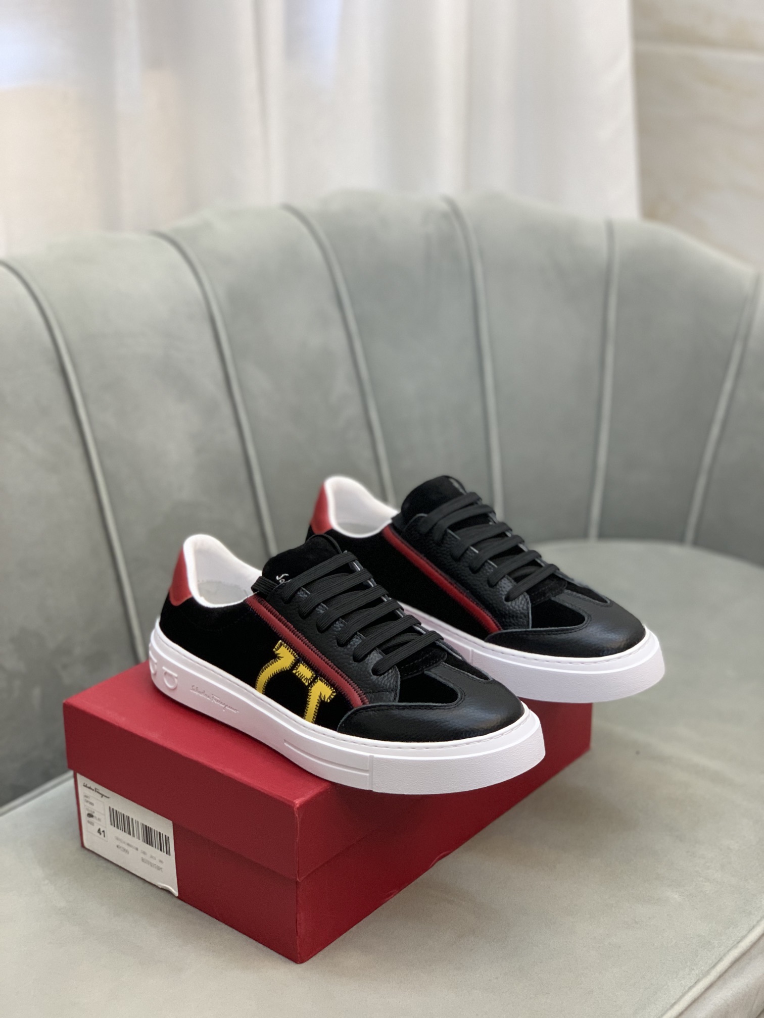 Salvatore Ferragamo Gancini Sneaker 9 - vstockx