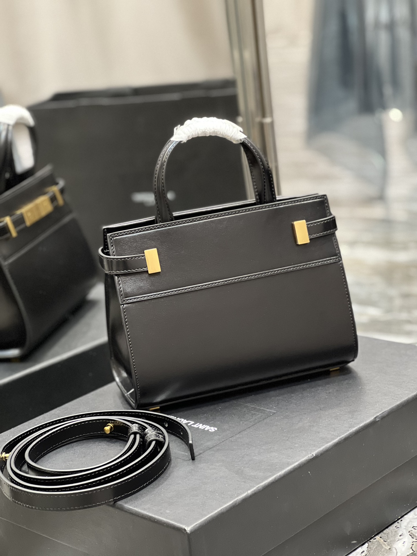 Handbags SAINT LAURENT 593741 size 21x16x9 cm - vstockx