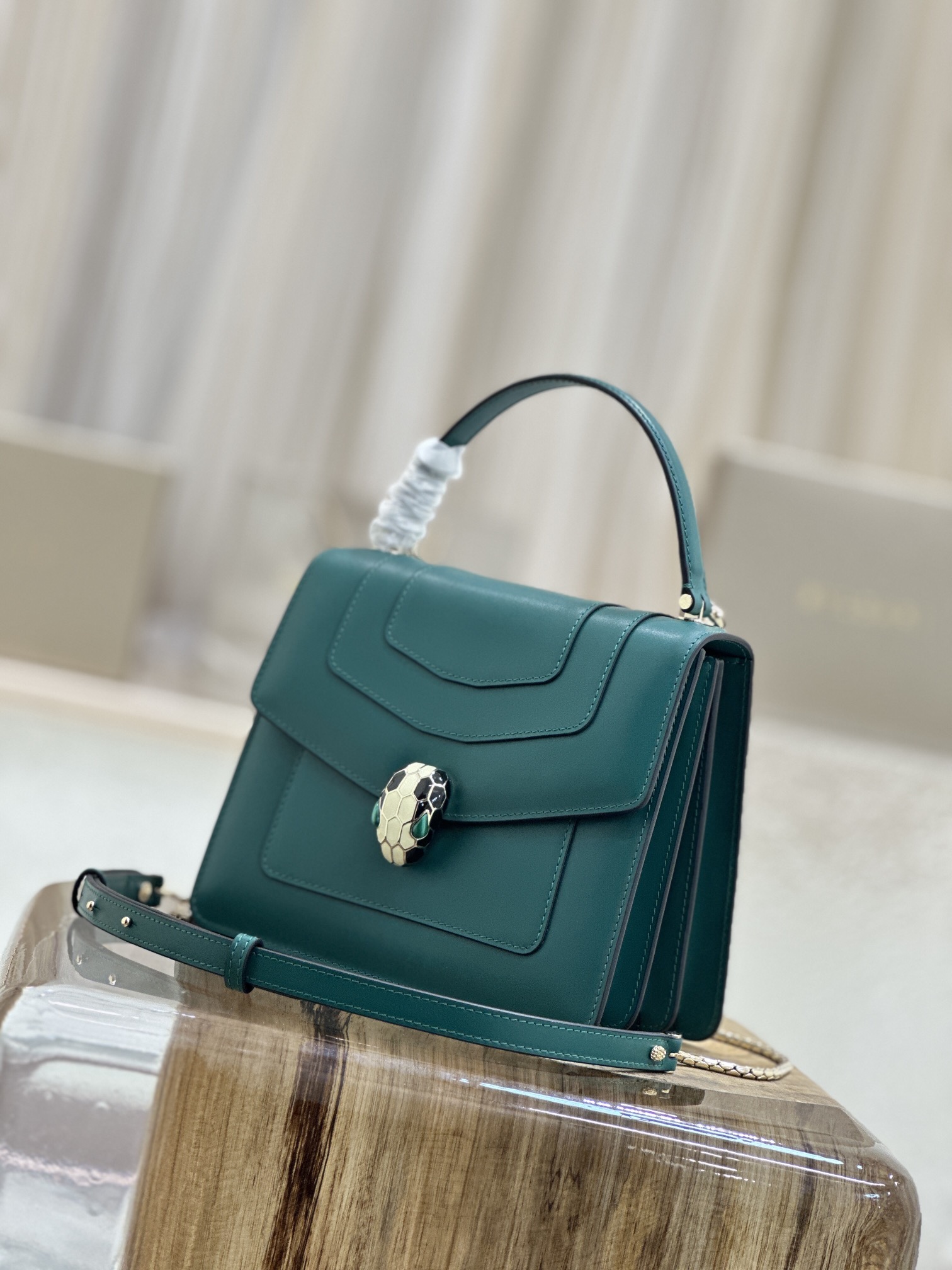Handbags Bvlgari 38329 size:18*16*9 cm - vstockx
