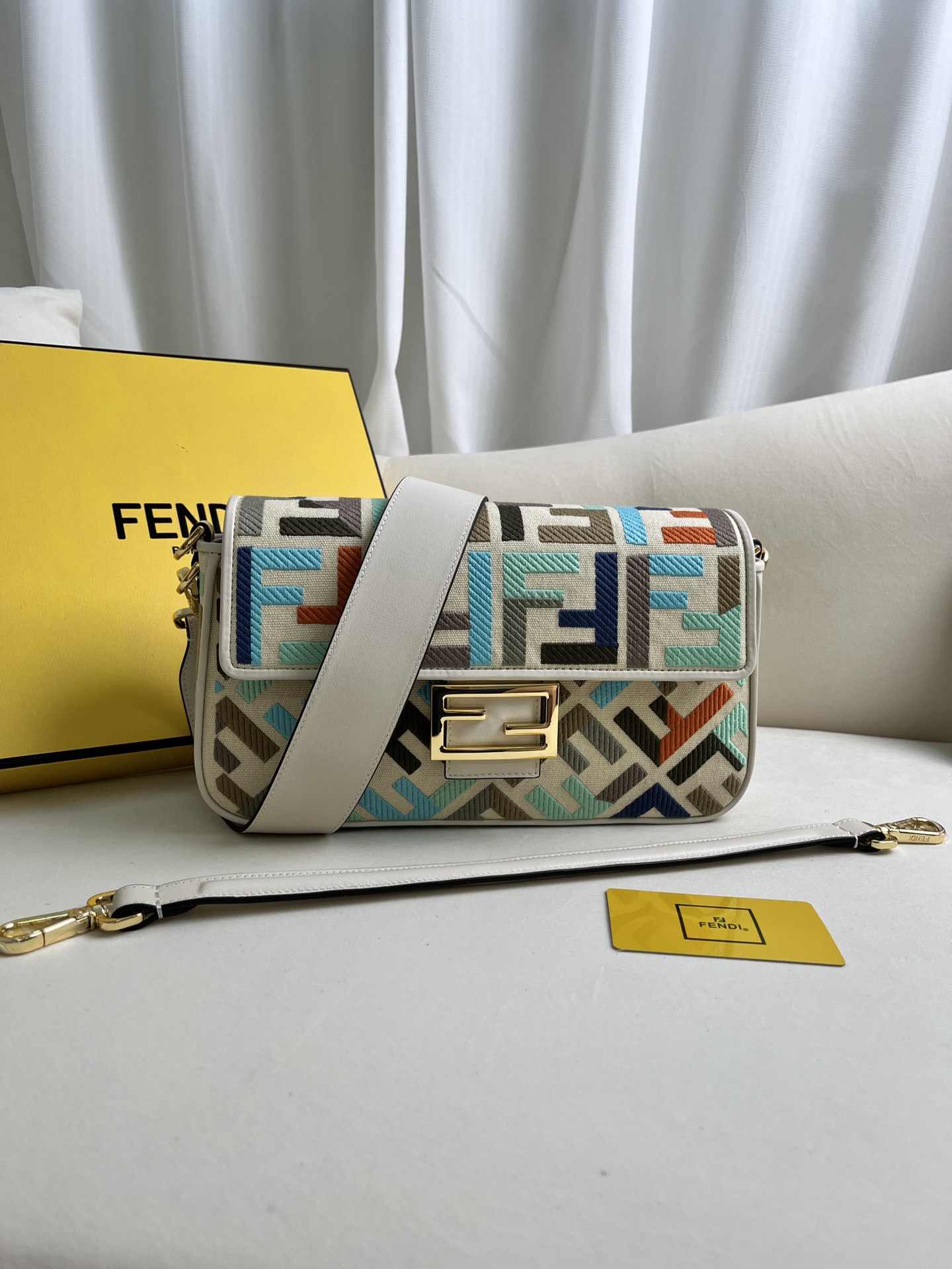 handbags FENDI 0159 size:26*5*15cm - vstockx