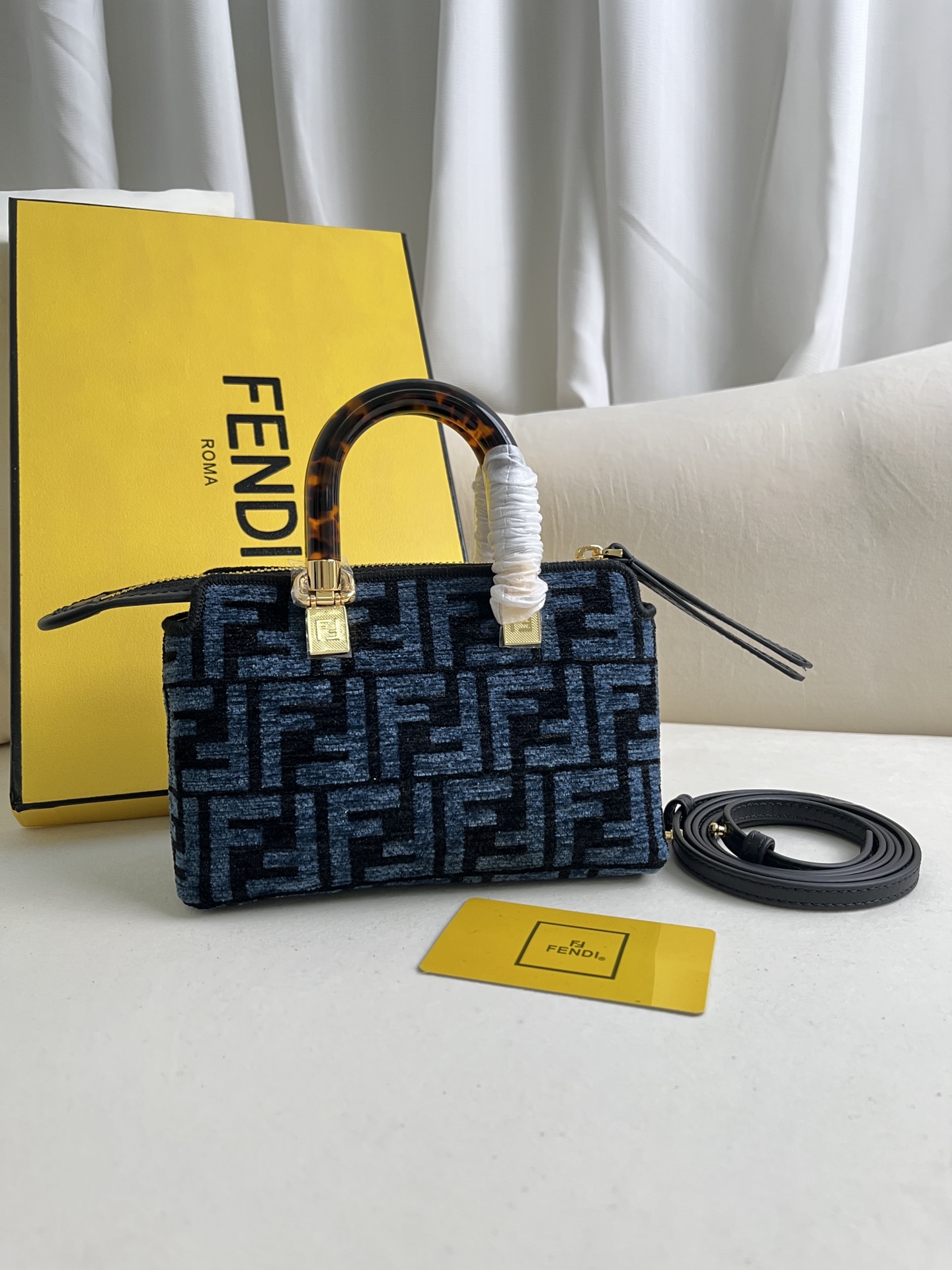 handbags FENDI 228 size:20.5*12*9cm - vstockx