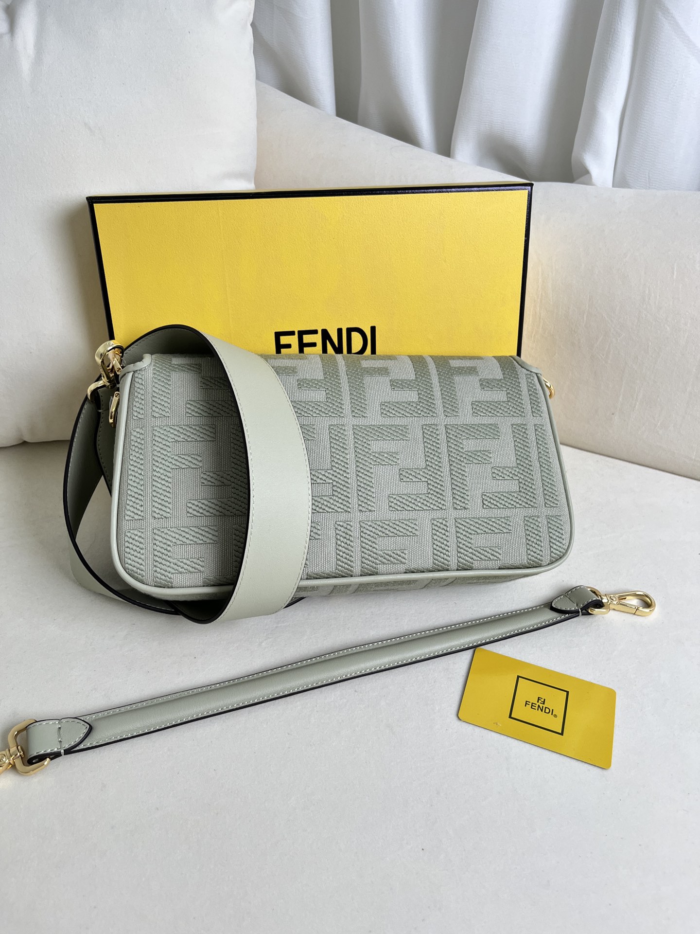 handbags FENDI 0159 size:26*5*15cm - vstockx