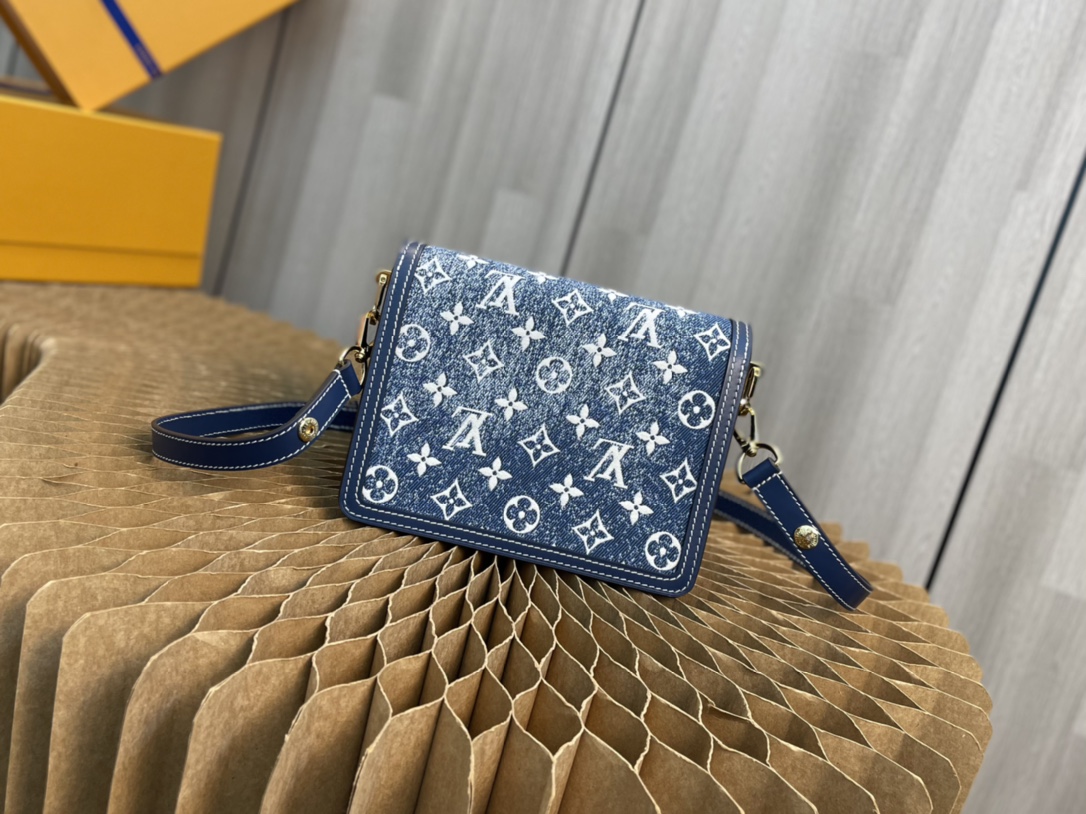 Handbag Louis Vuitton M59716 size 20 x 15 x 9 cm - vstockx