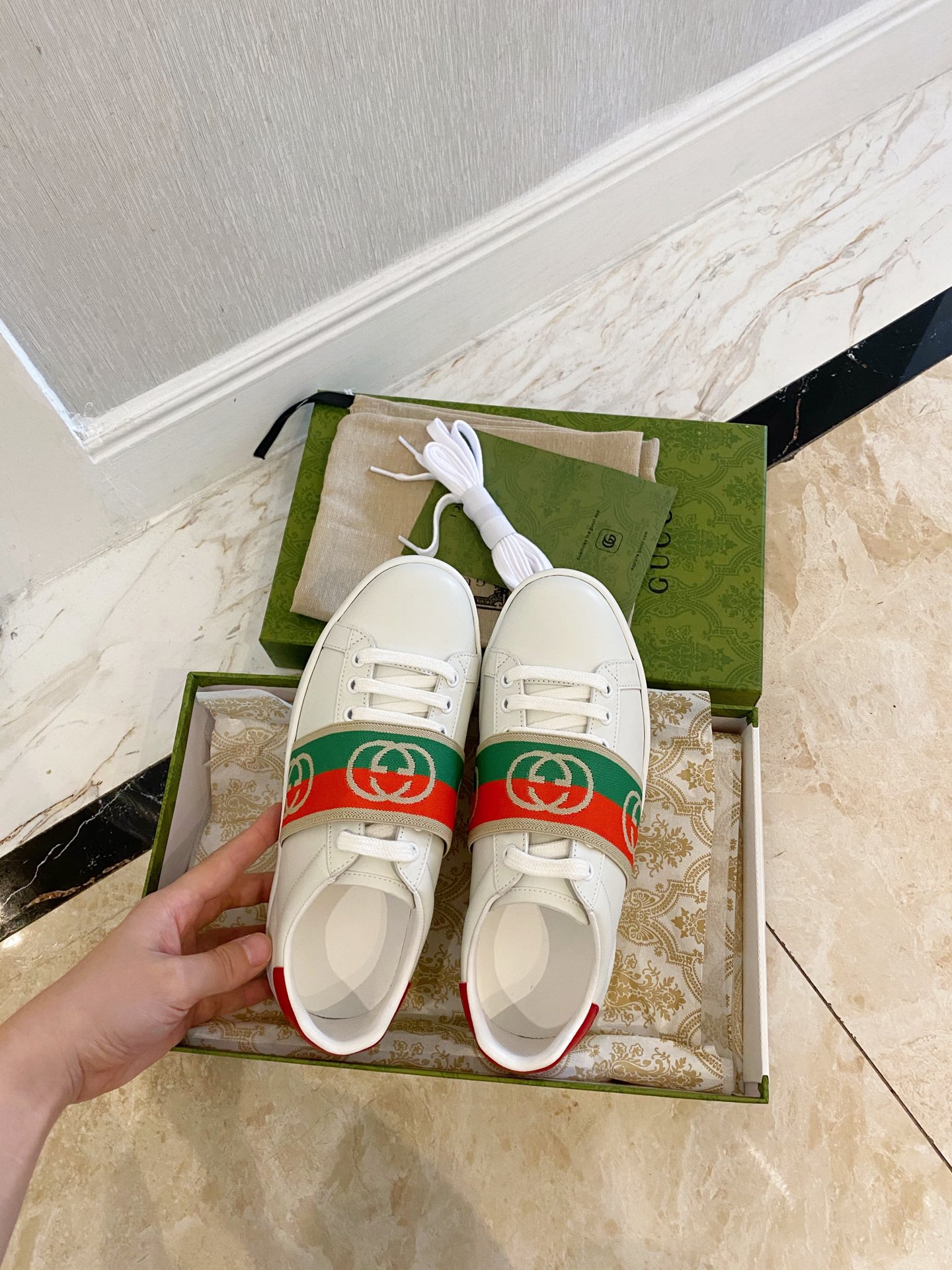 Gucci Women's Ace sneaker with bee sneaker 4 - vstockx