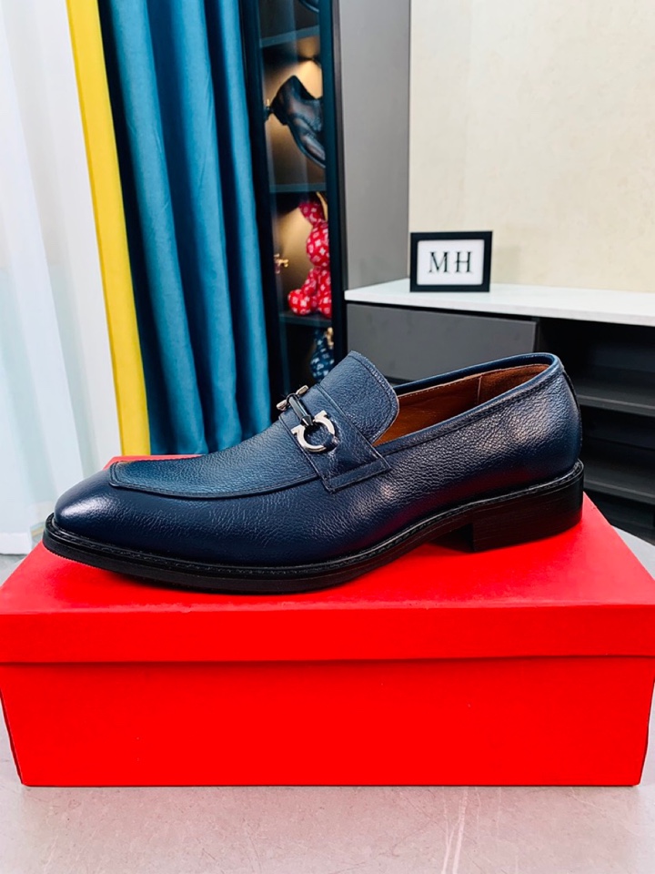 Salvatore Ferragamo Boots 31 - vstockx