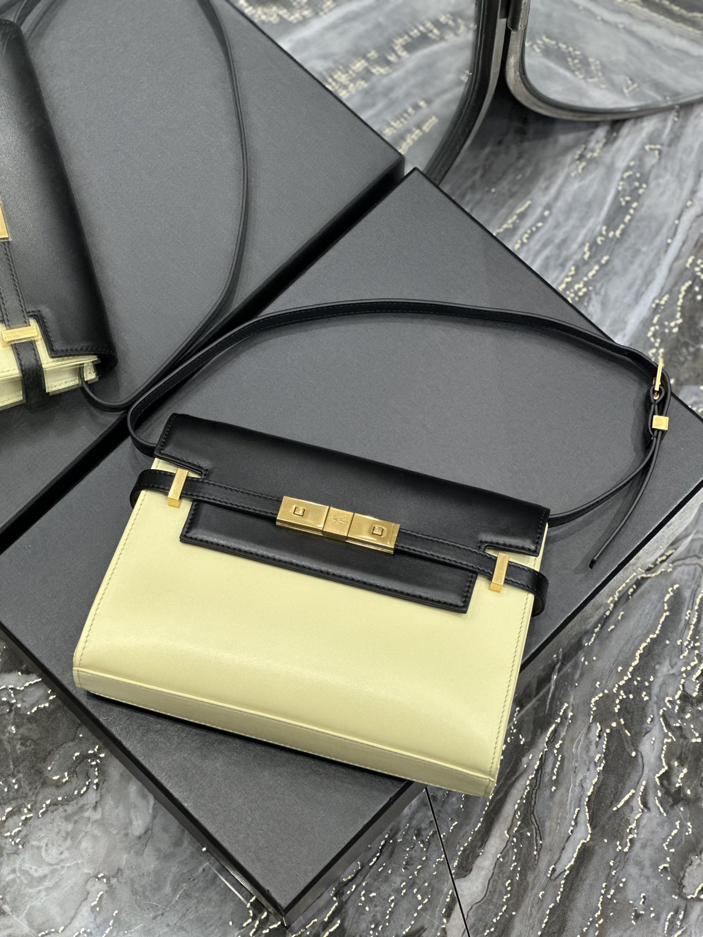 Handbags SAINT LAURENT 675626 size 24x17.5x6 cm - vstockx