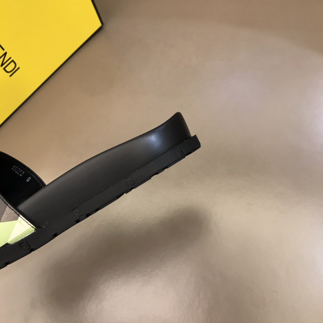 Fendi Slides 19 - vstockx