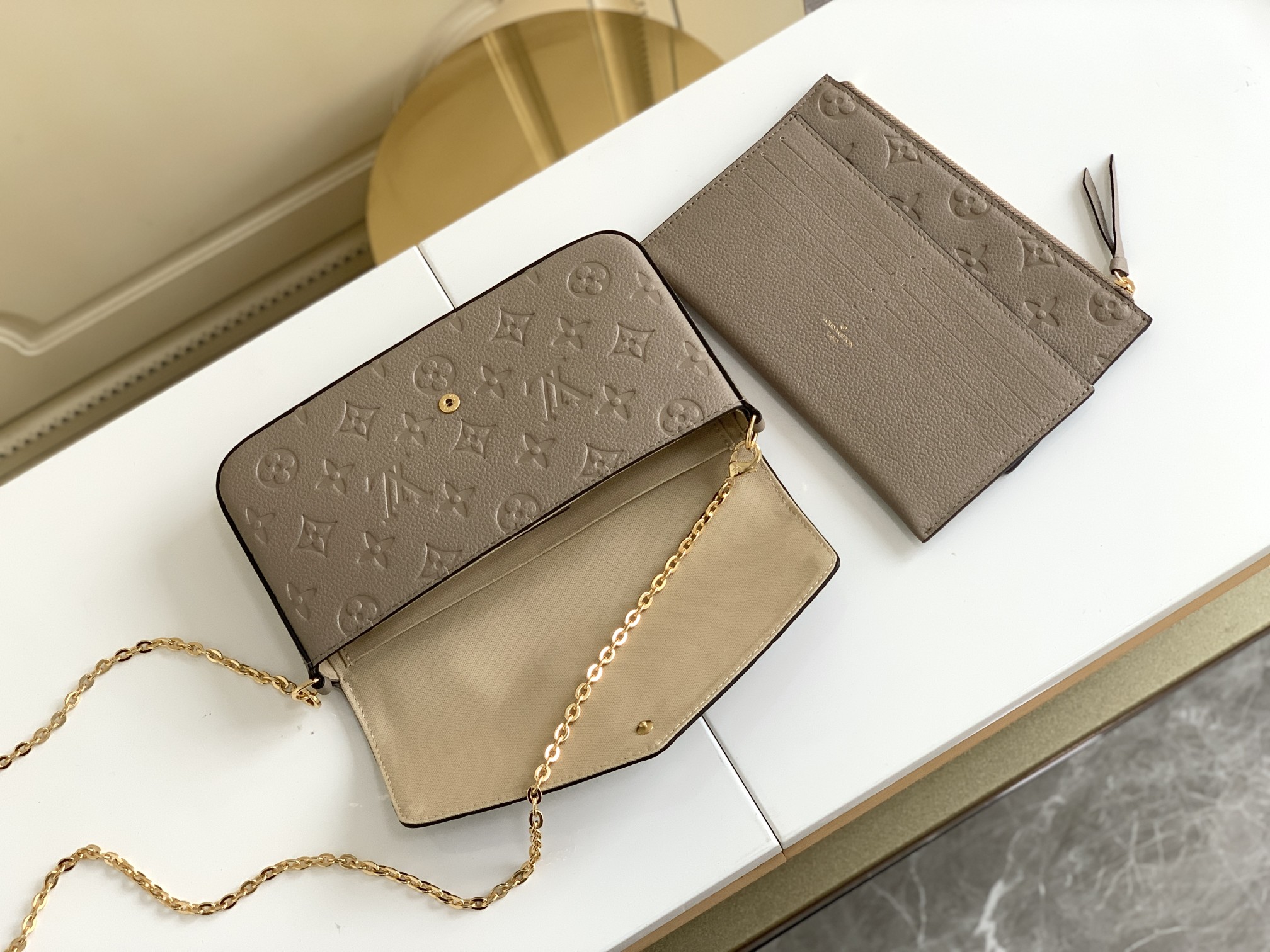 Handbag Louis Vuitton M68697 size 21  12  3 cm - vstockx