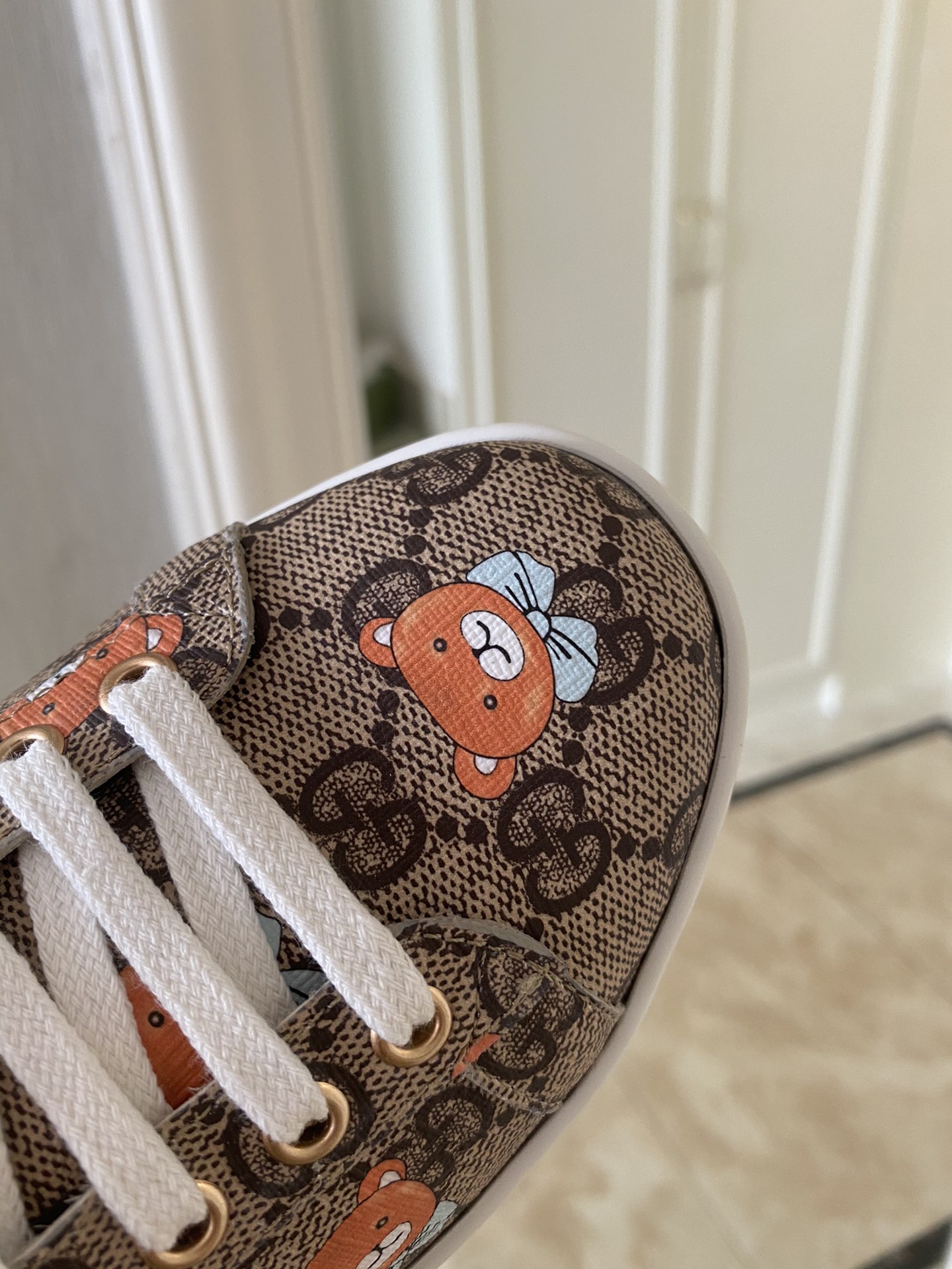 Gucci Women's Ace sneaker with bee sneaker 4 - vstockx