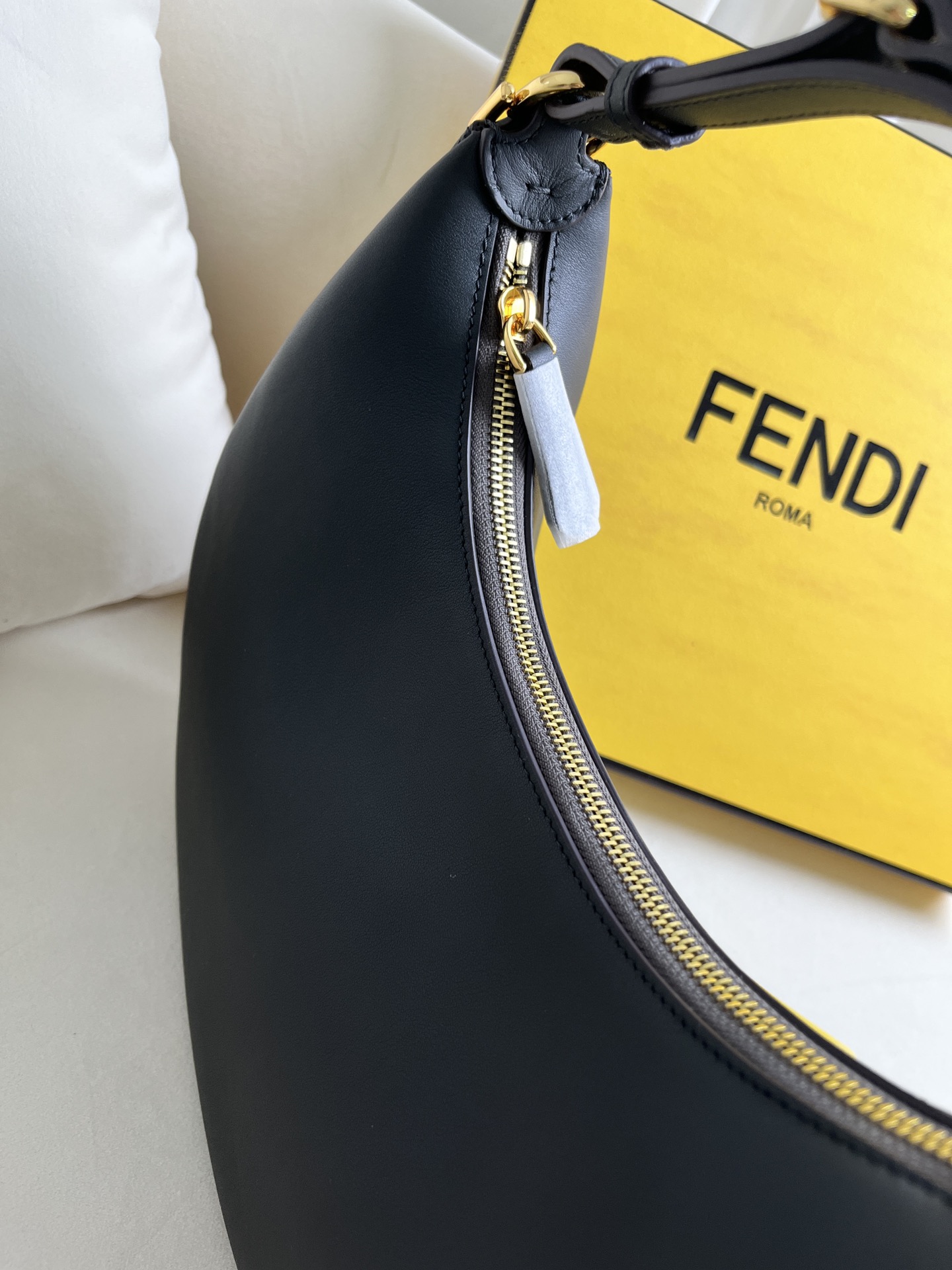 handbags FENDI 1praphy size ?9*24.5*10cm - vstockx