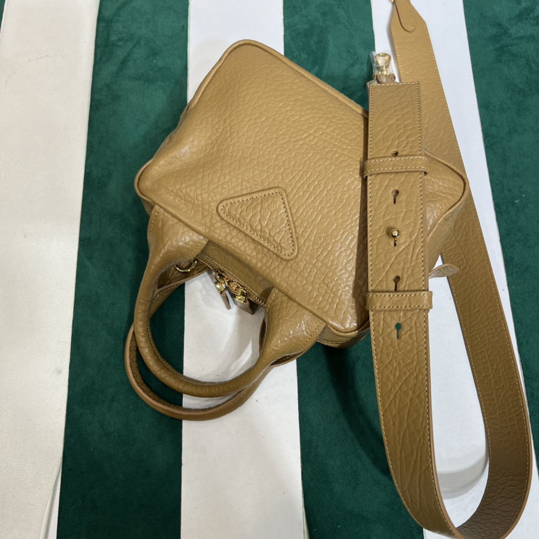 Handbags Prada 1BB081 size:22.5×10.5×16.5 cm - vstockx