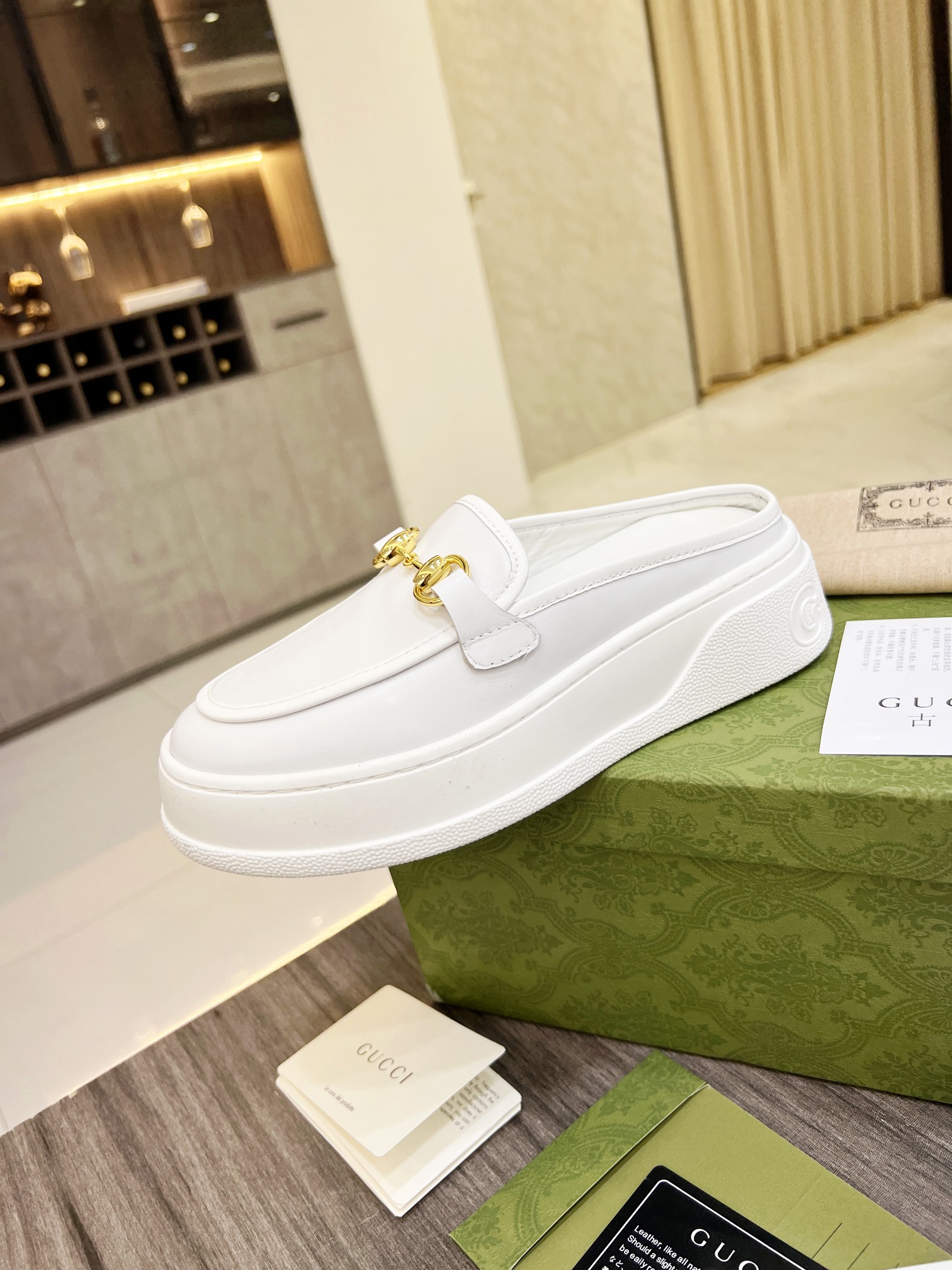 Gucci Women's WOMEN 6 - vstockx