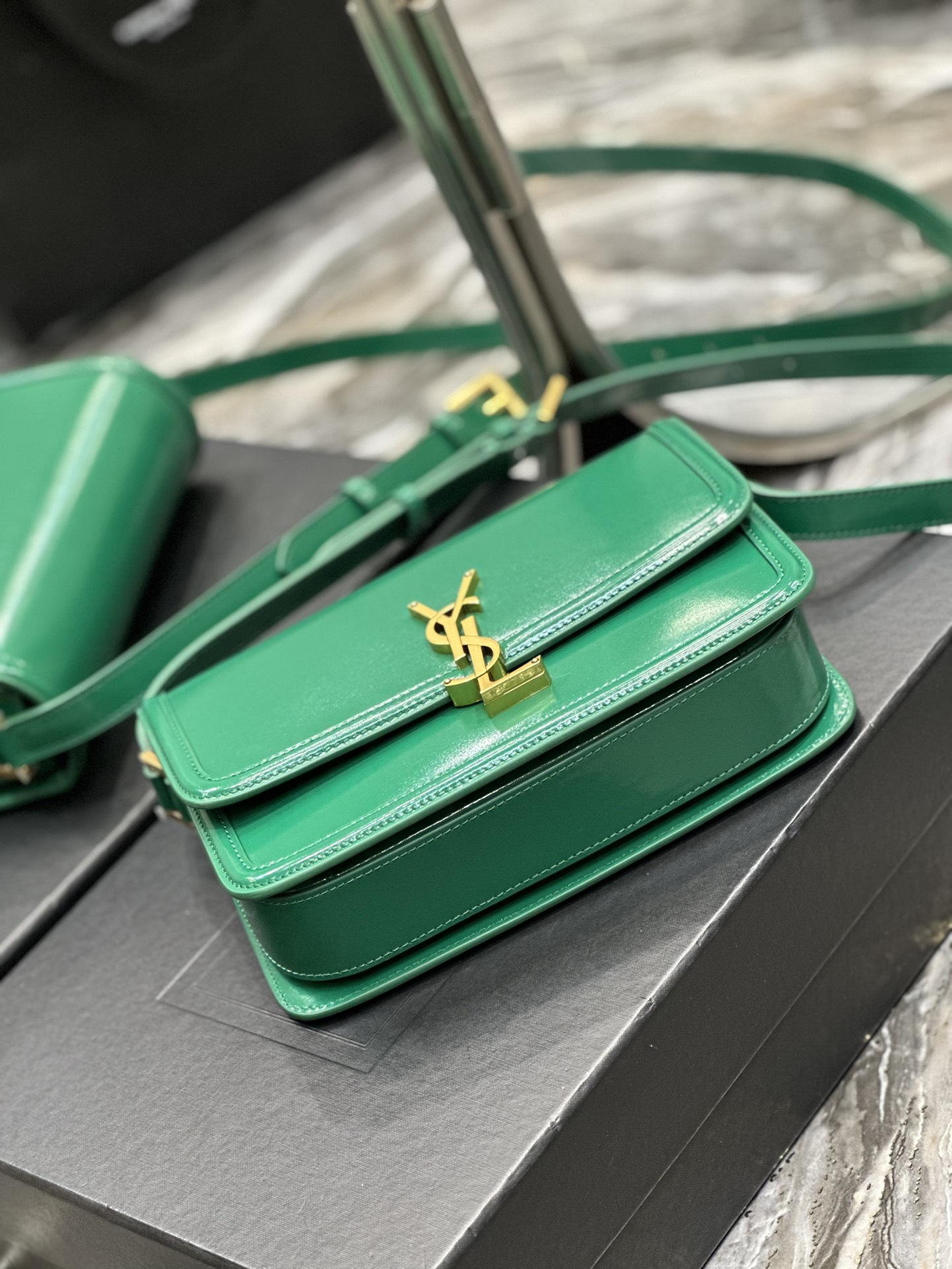 Handbags SAINT LAURENT 634305 size 23x16x6 cm - vstockx