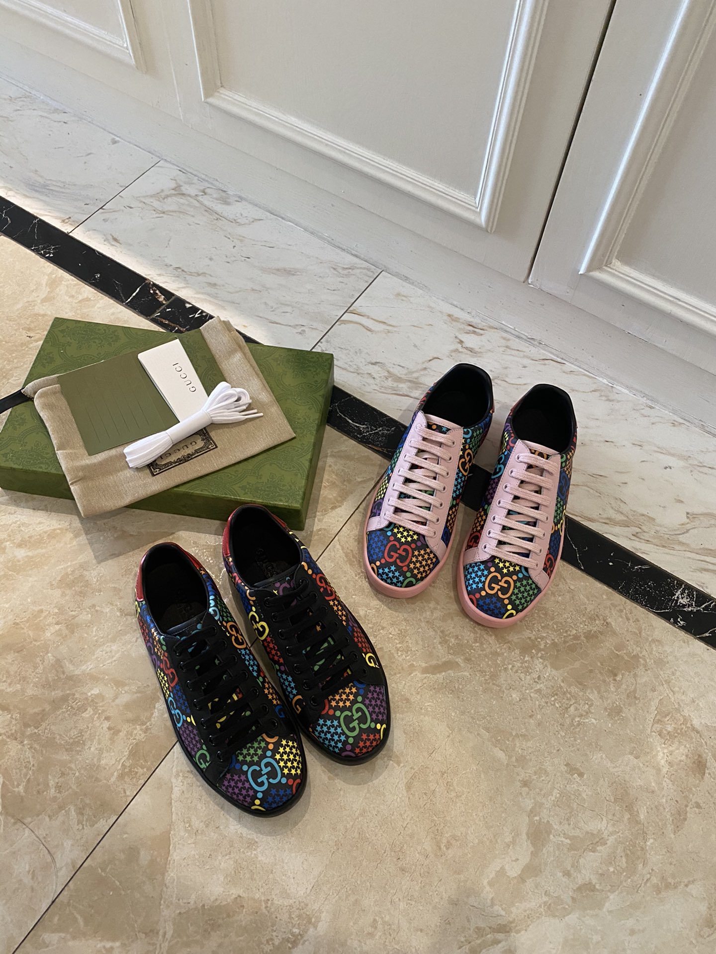 Gucci Women's Ace sneaker with bee sneaker 4 - vstockx