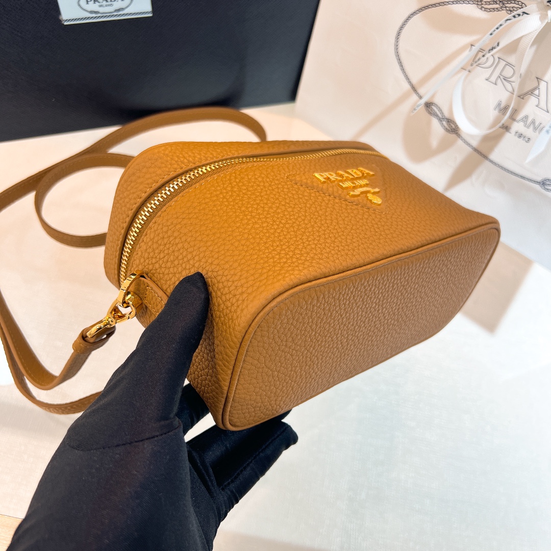 handbags prada 1BH202 18*11.5*7.5 - vstockx