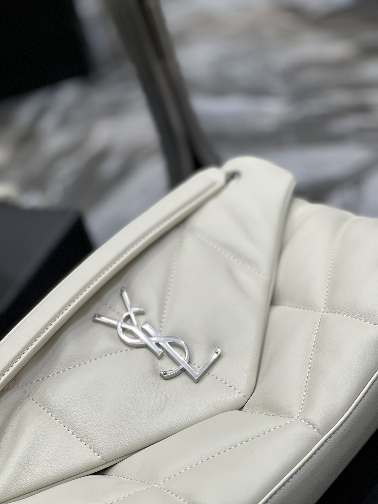 Handbags SAINT LAURENT 577476 size 29x17x11 cm - vstockx