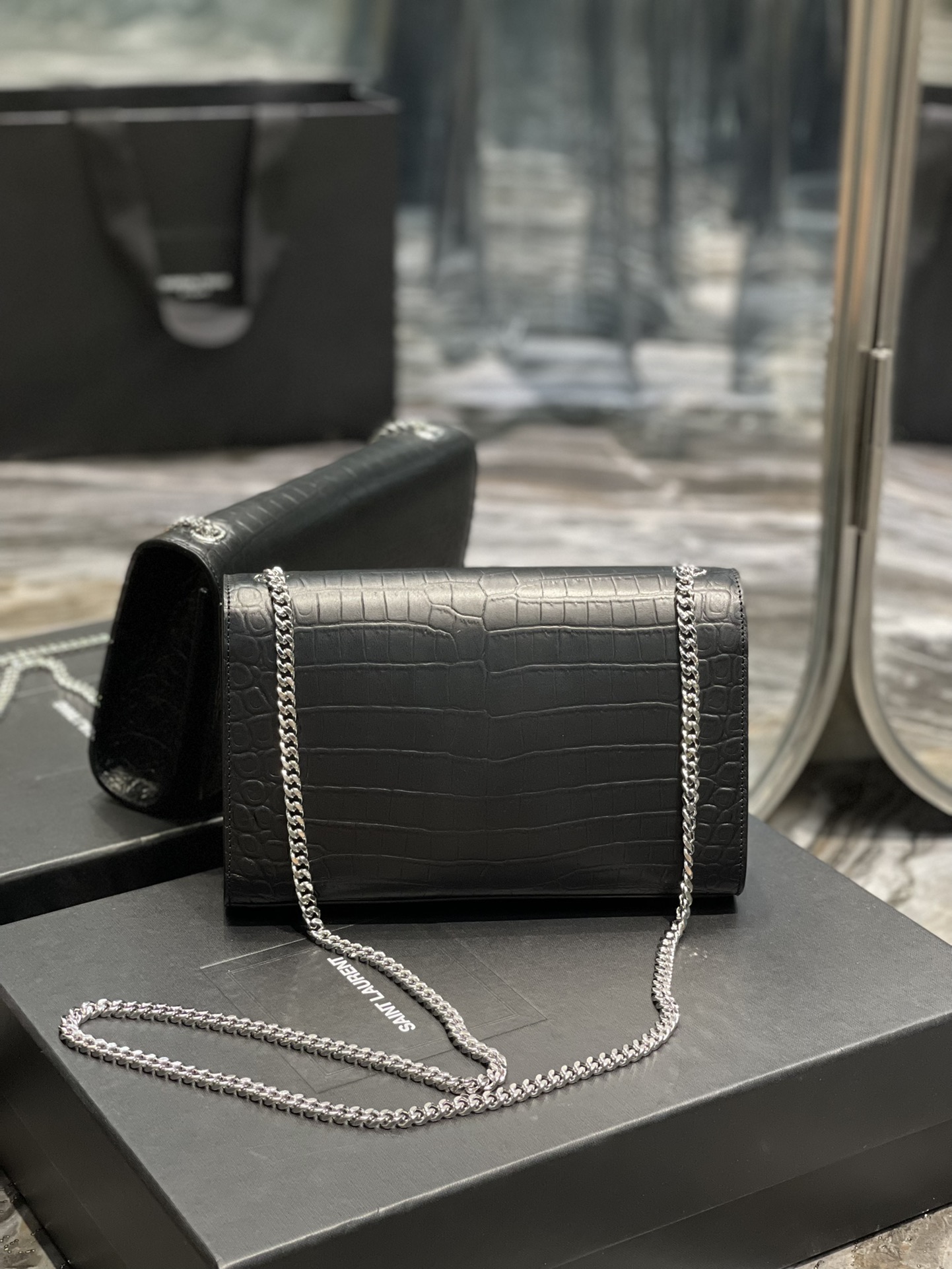 Handbags SAINT LAURENT 354119 size 24x14.5x5 cm - vstockx