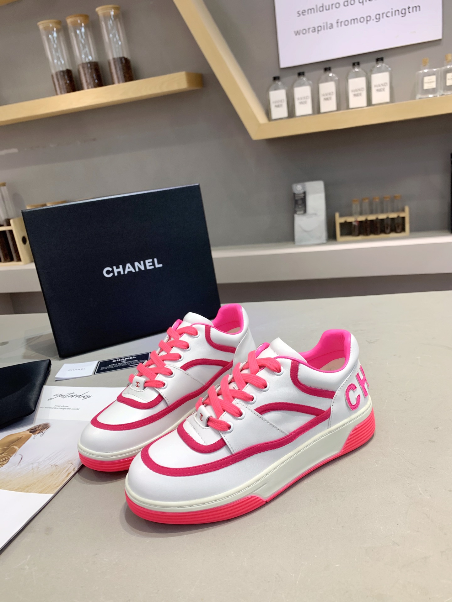 Chanel Low Top Sneaker 55 - vstockx