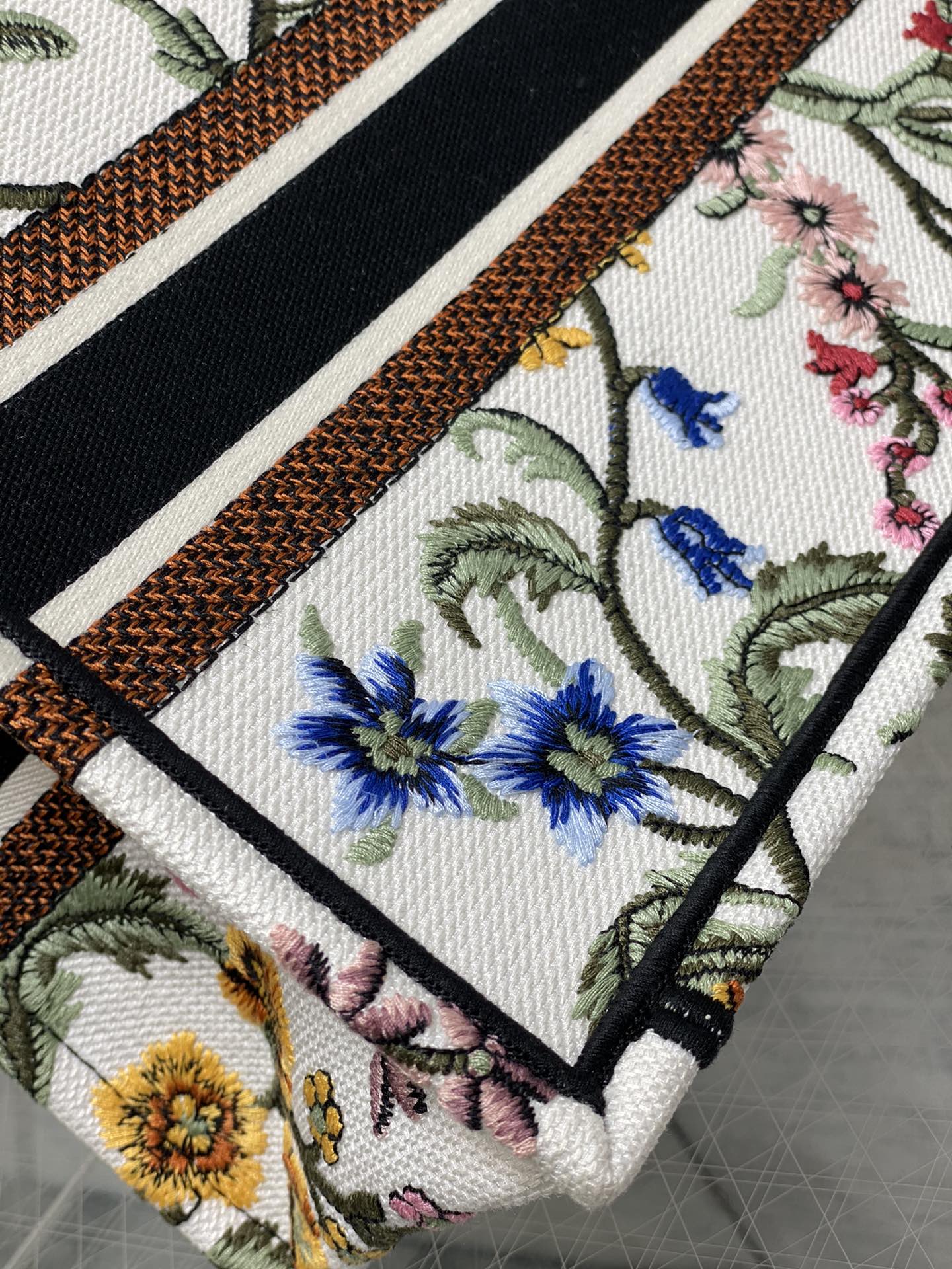 Handbag Dior size 26*8*22 cm - vstockx