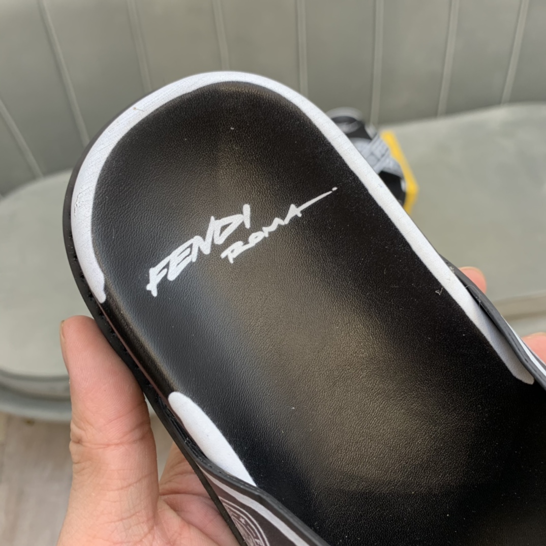 Fendi Slides 4 - vstockx