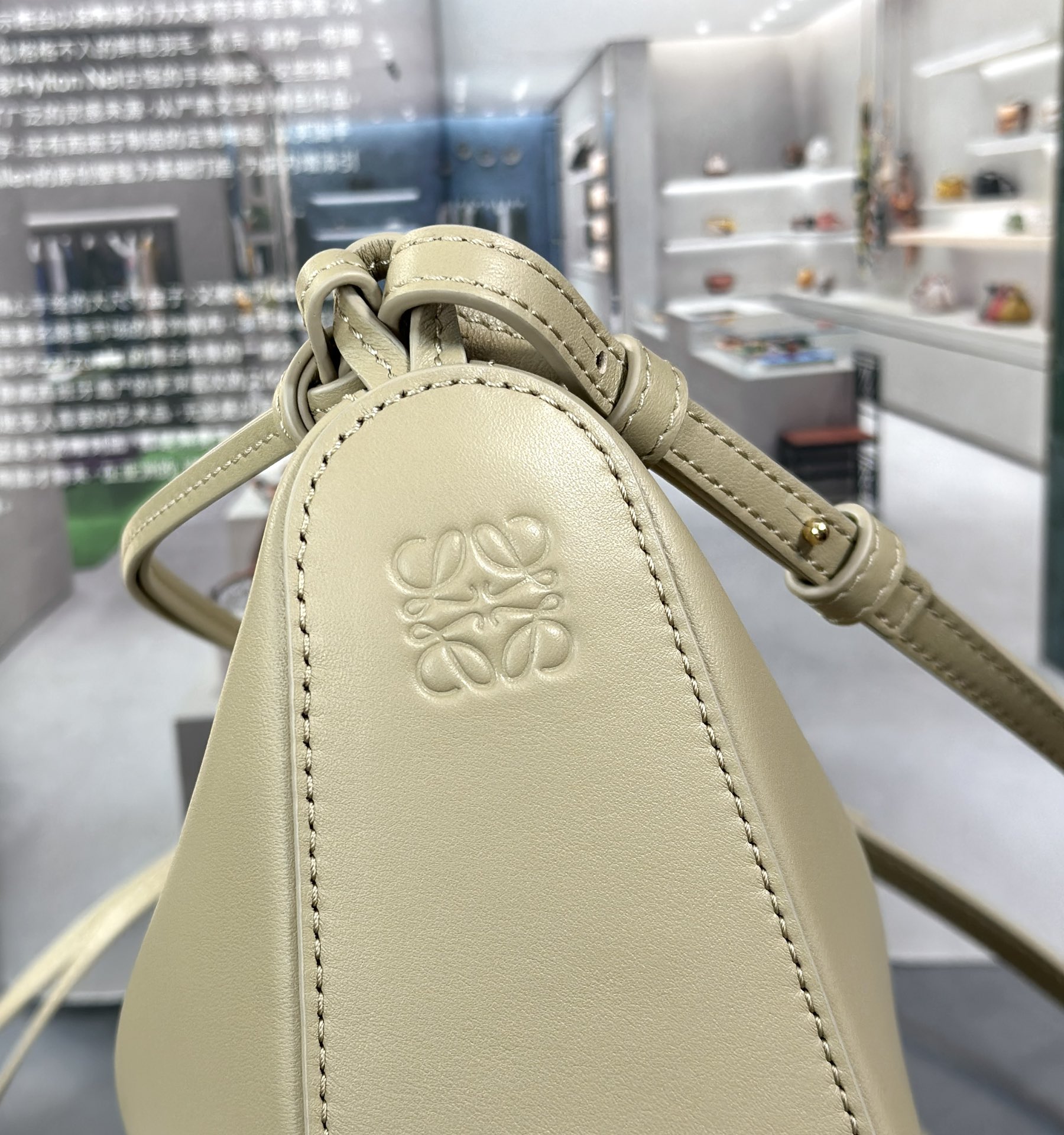Handbags LOEWE   size:28-17-9.5 cm - vstockx