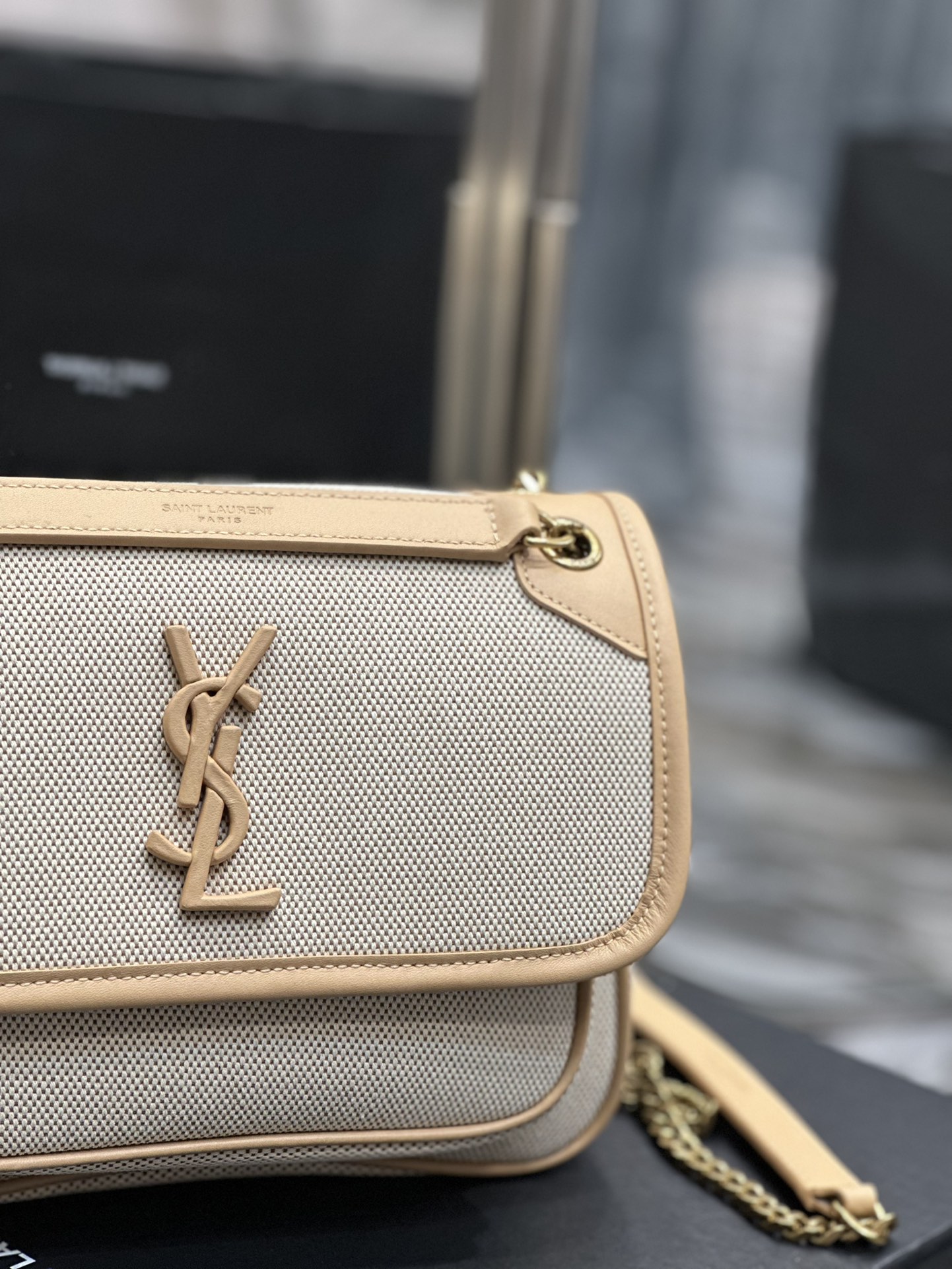 Handbags SAINT LAURENT 533037 size 22x16.5x7.5 cm - vstockx