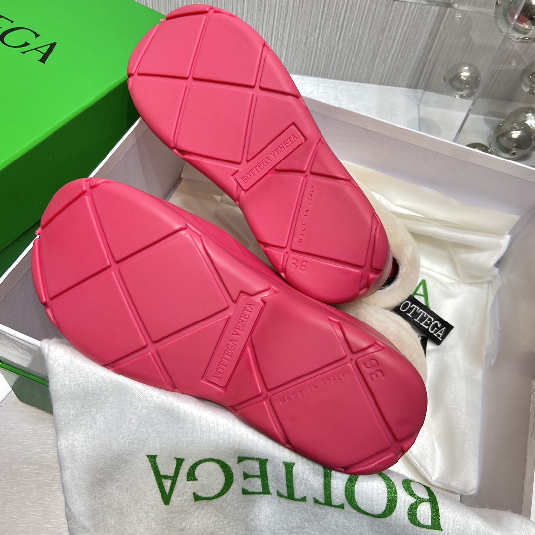 Bottega Veneta Boots 12 - vstockx